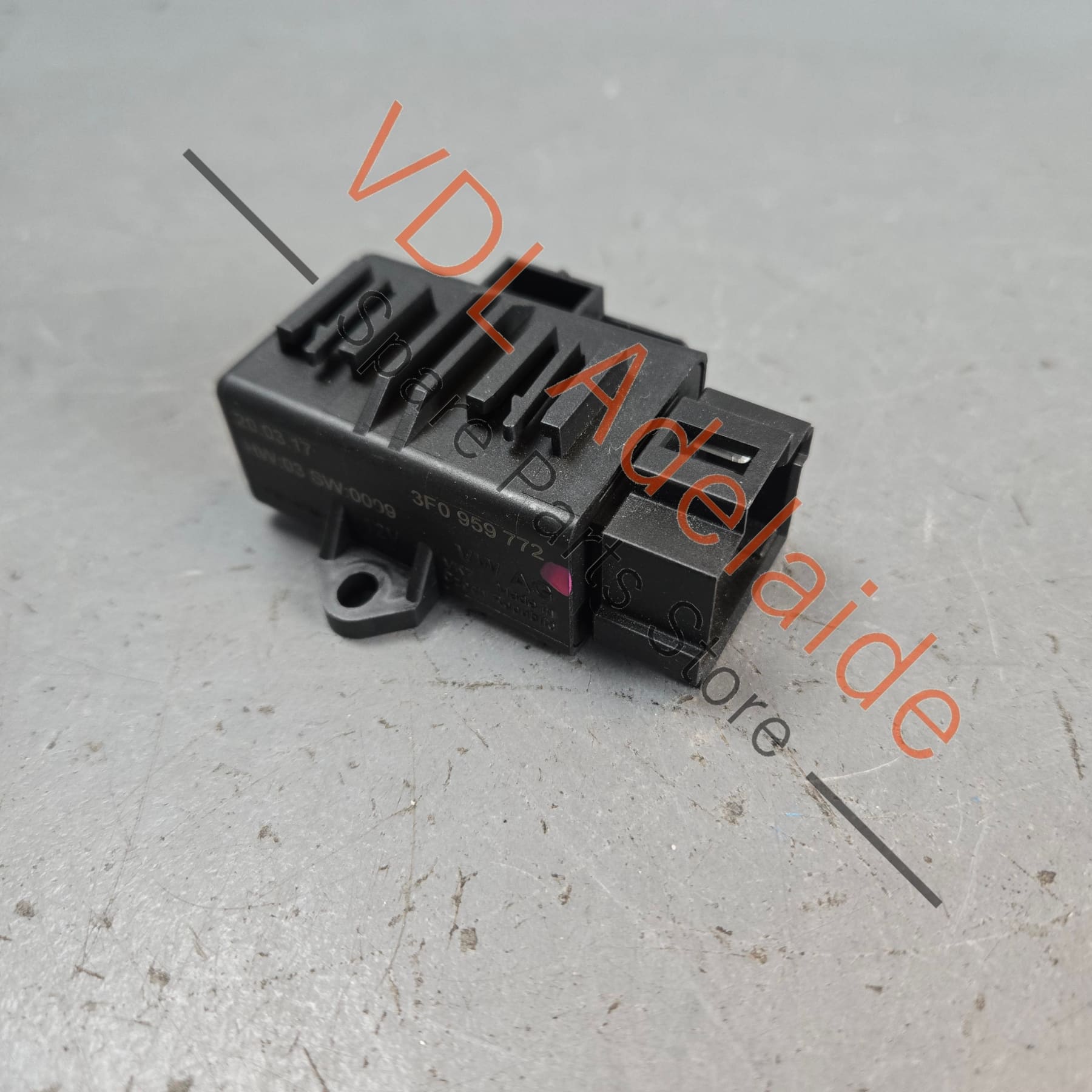 3F0959772    Bentley Bentayga Rear Seat Heating Control Unit 3F0959772