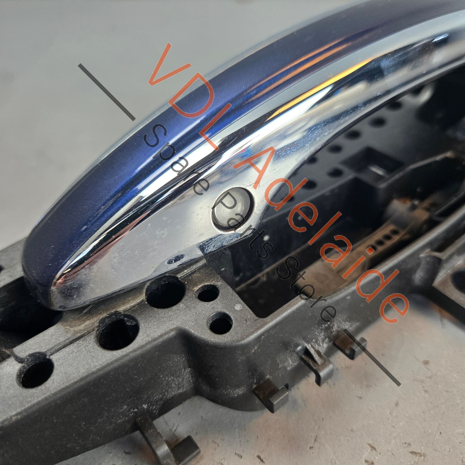 36A837205F 4M0837885A   Bentley Bentayga Left Side Passenger Exterior Door Handle Assembly 36A837205F 4M0837885A