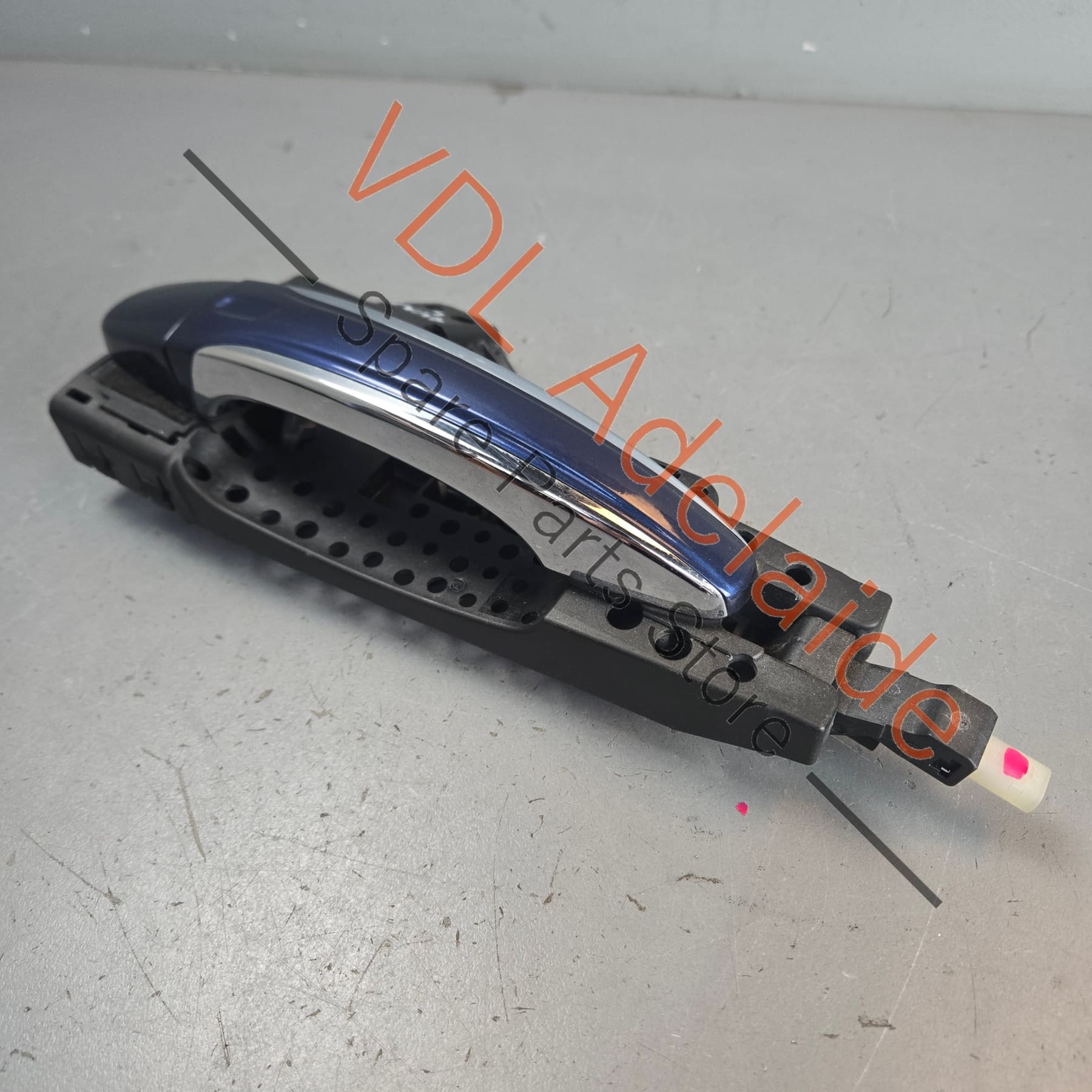 36A837205F 4M0837885A   Bentley Bentayga Left Side Passenger Exterior Door Handle Assembly 36A837205F 4M0837885A