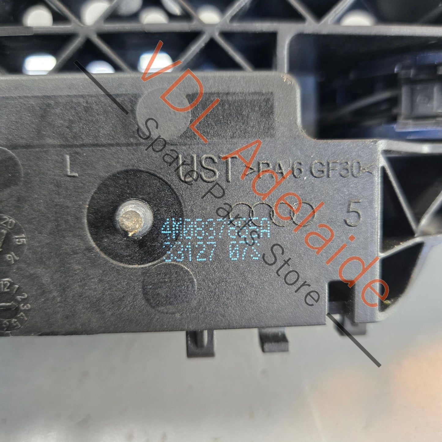 36A837205F 4M0837885A   Bentley Bentayga Left Side Passenger Exterior Door Handle Assembly 36A837205F 4M0837885A