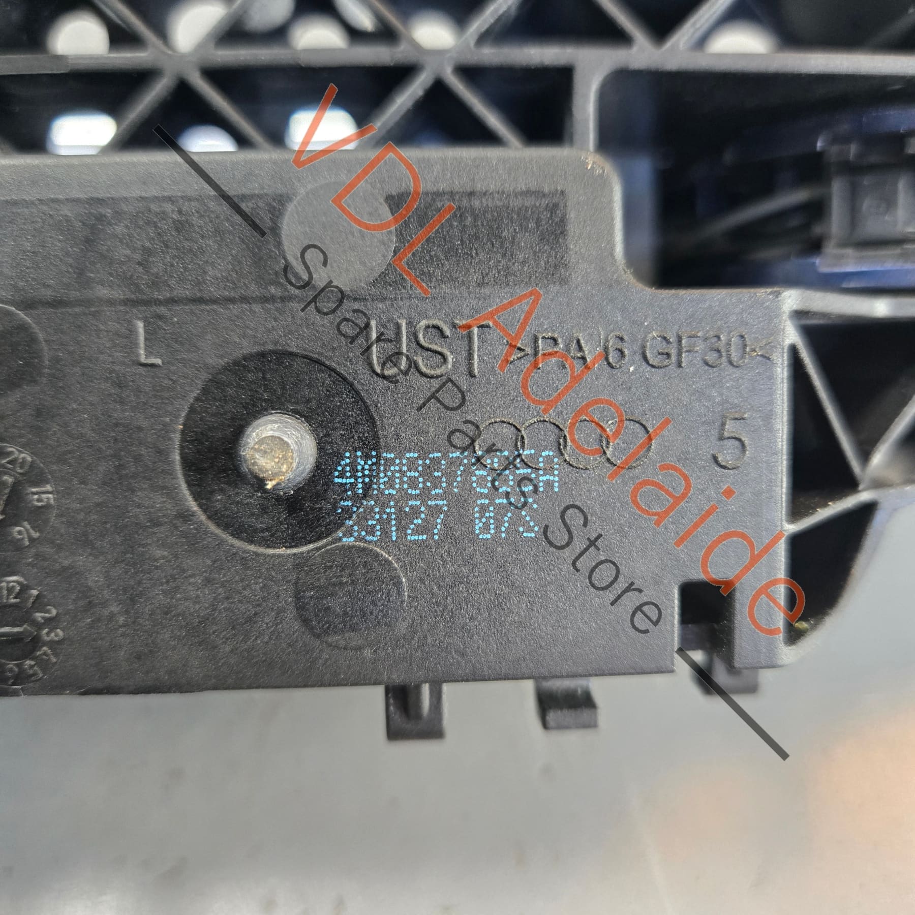 36A837205F 4M0837885A   Bentley Bentayga Left Side Passenger Exterior Door Handle Assembly 36A837205F 4M0837885A