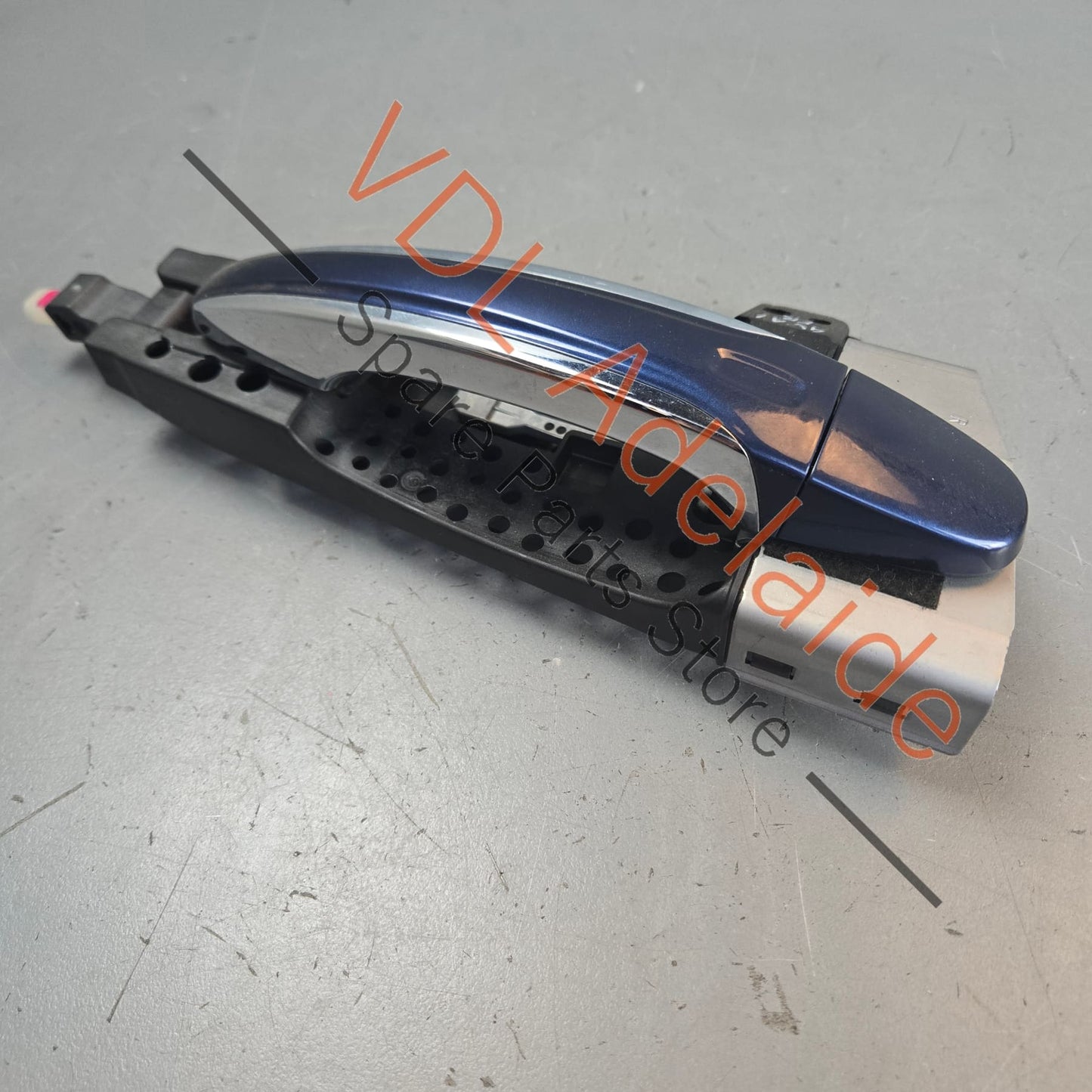 36A837206F 4M2837886A   Bentley Bentayga Right Front Drivers Exterior Door Handle Assembly 36A837206F 4M2837886A
