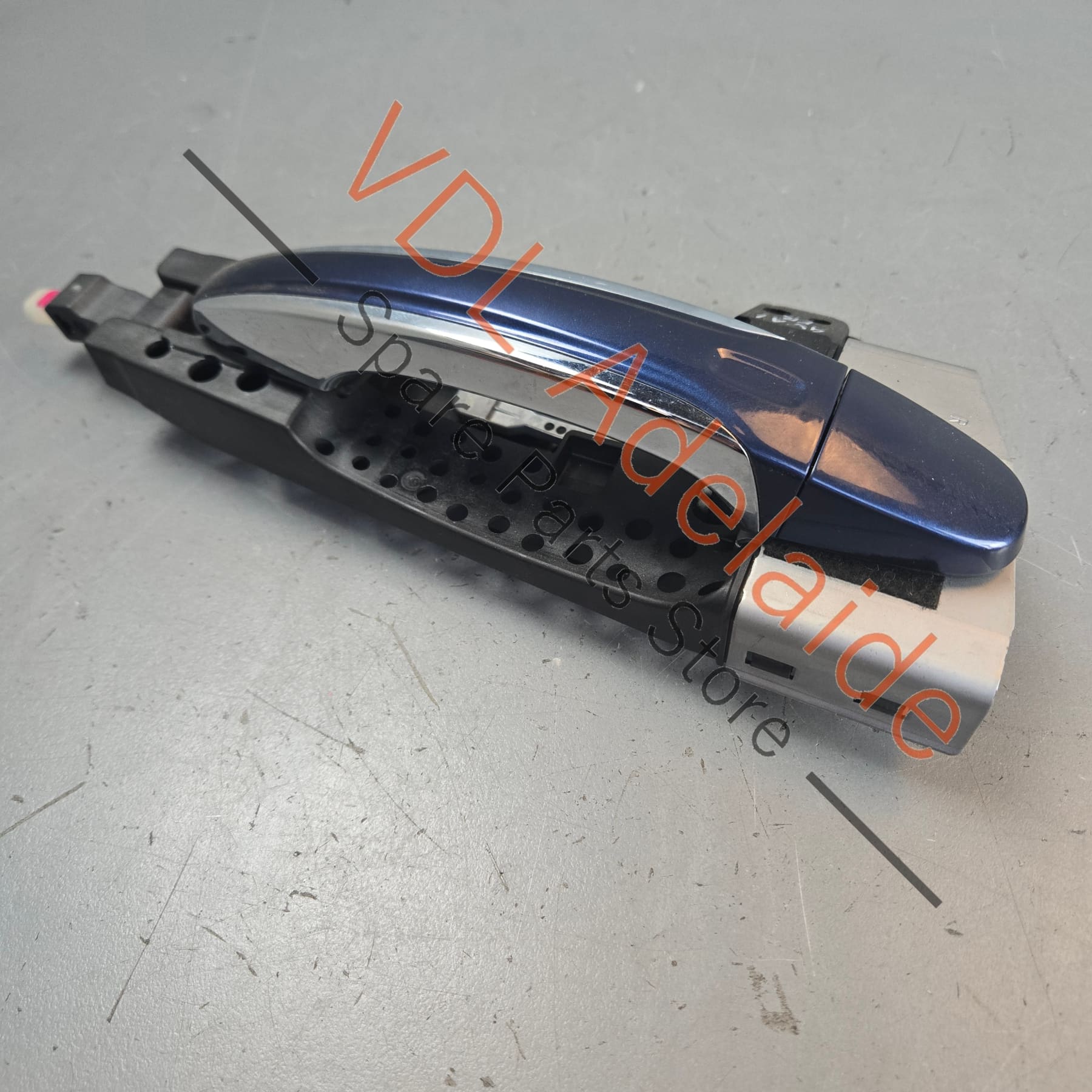 36A837206F 4M2837886A   Bentley Bentayga Right Front Drivers Exterior Door Handle Assembly 36A837206F 4M2837886A