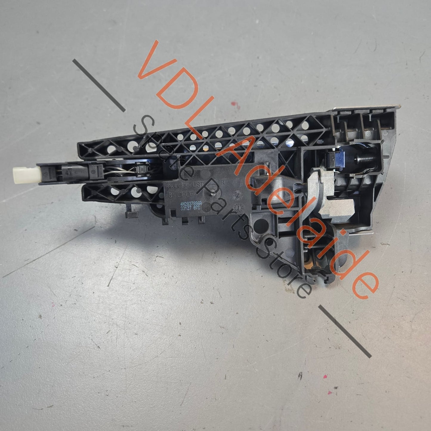 36A837206F 4M2837886A   Bentley Bentayga Right Front Drivers Exterior Door Handle Assembly 36A837206F 4M2837886A