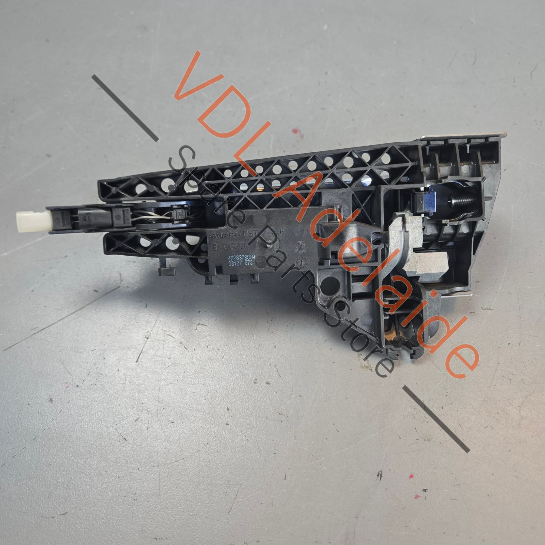 36A837206F 4M2837886A   Bentley Bentayga Right Front Drivers Exterior Door Handle Assembly 36A837206F 4M2837886A