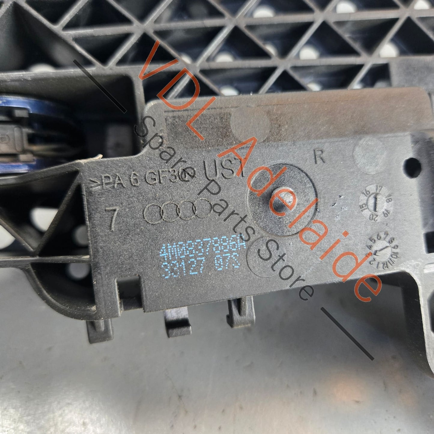 36A837206F 4M0837886A   Bentley Bentayga Right Passenger Exterior Door Handle Assembly 36A837206F 4M0837886A