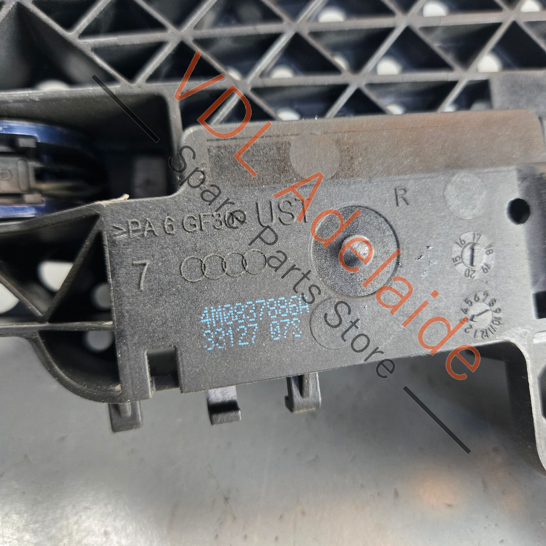 36A837206F 4M0837886A   Bentley Bentayga Right Passenger Exterior Door Handle Assembly 36A837206F 4M0837886A