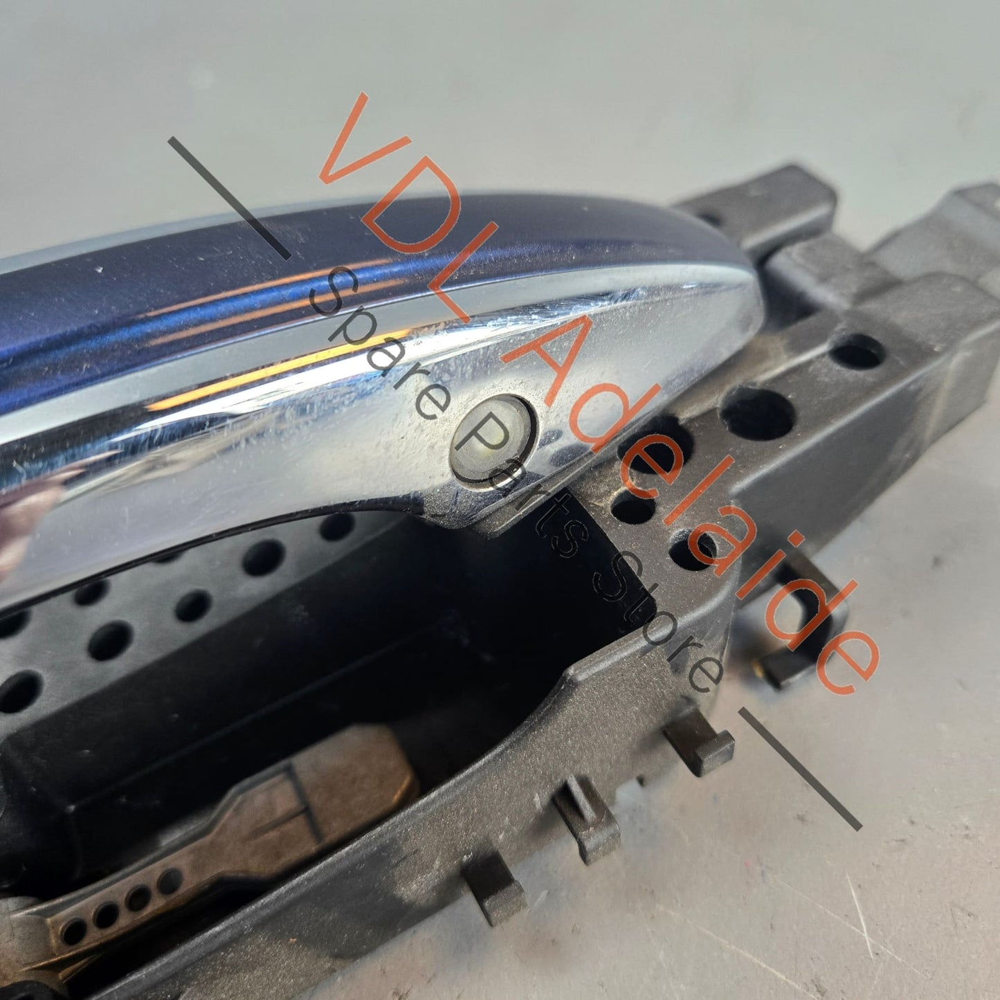 36A837206F 4M0837886A   Bentley Bentayga Right Passenger Exterior Door Handle Assembly 36A837206F 4M0837886A