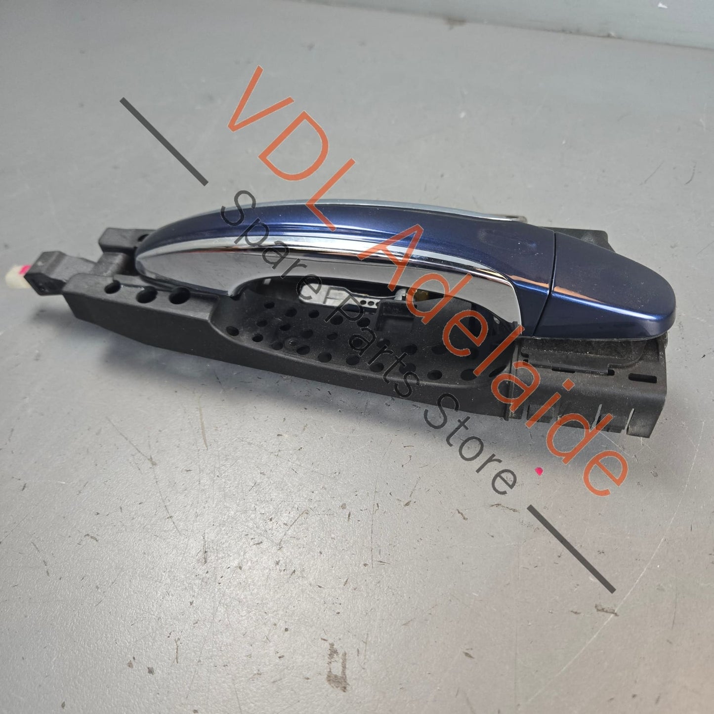 36A837206F 4M0837886A   Bentley Bentayga Right Passenger Exterior Door Handle Assembly 36A837206F 4M0837886A