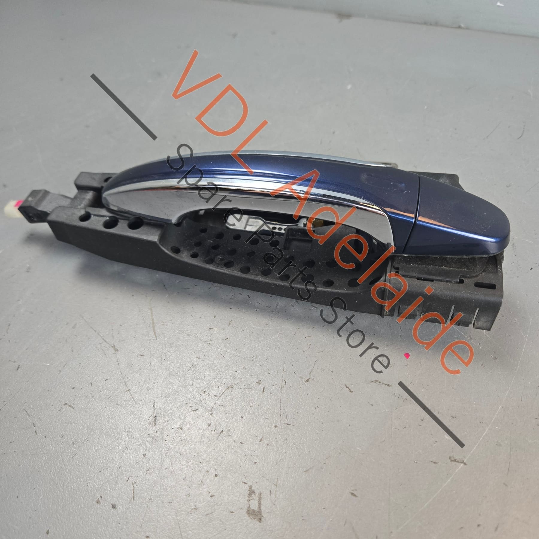 36A837206F 4M0837886A   Bentley Bentayga Right Passenger Exterior Door Handle Assembly 36A837206F 4M0837886A