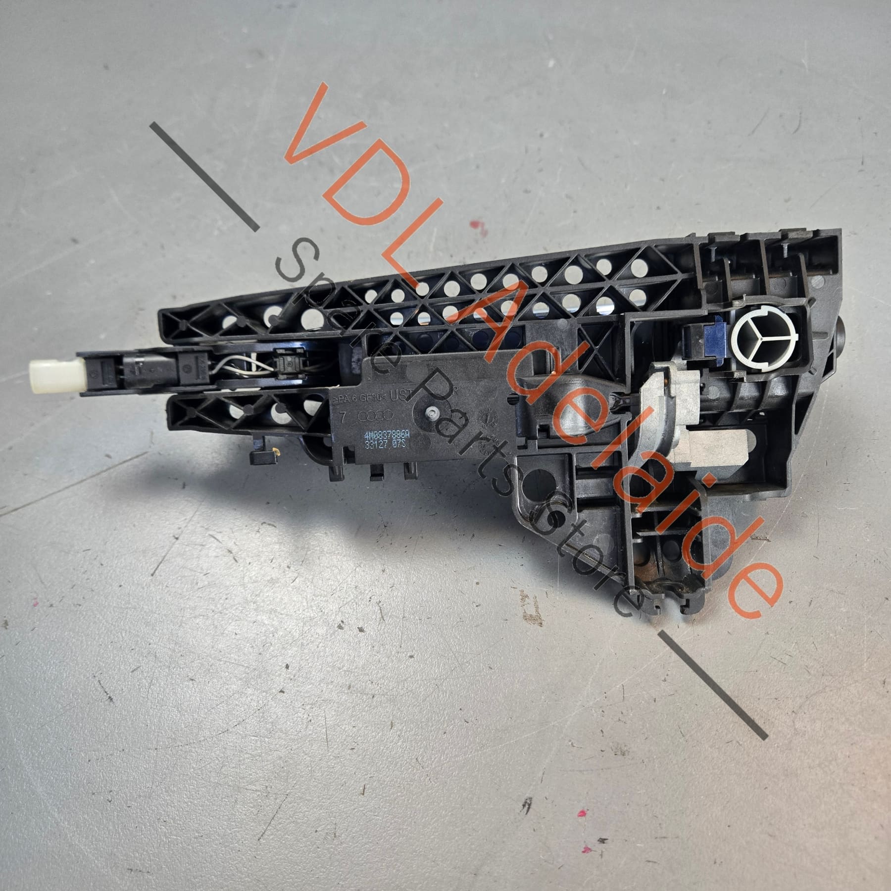 36A837206F 4M0837886A   Bentley Bentayga Right Passenger Exterior Door Handle Assembly 36A837206F 4M0837886A