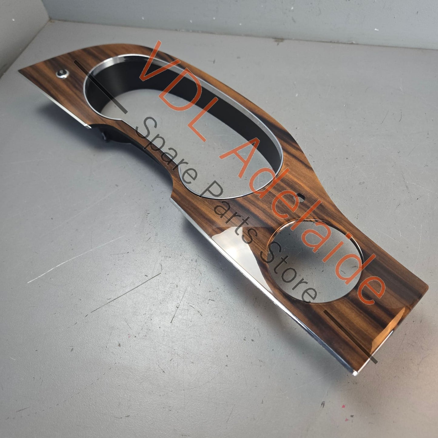 36C857054B    Bentley Bentayga Instrument Trim Dash Wood Liquid Amber Veneered Dashboard Interior 36C857054B