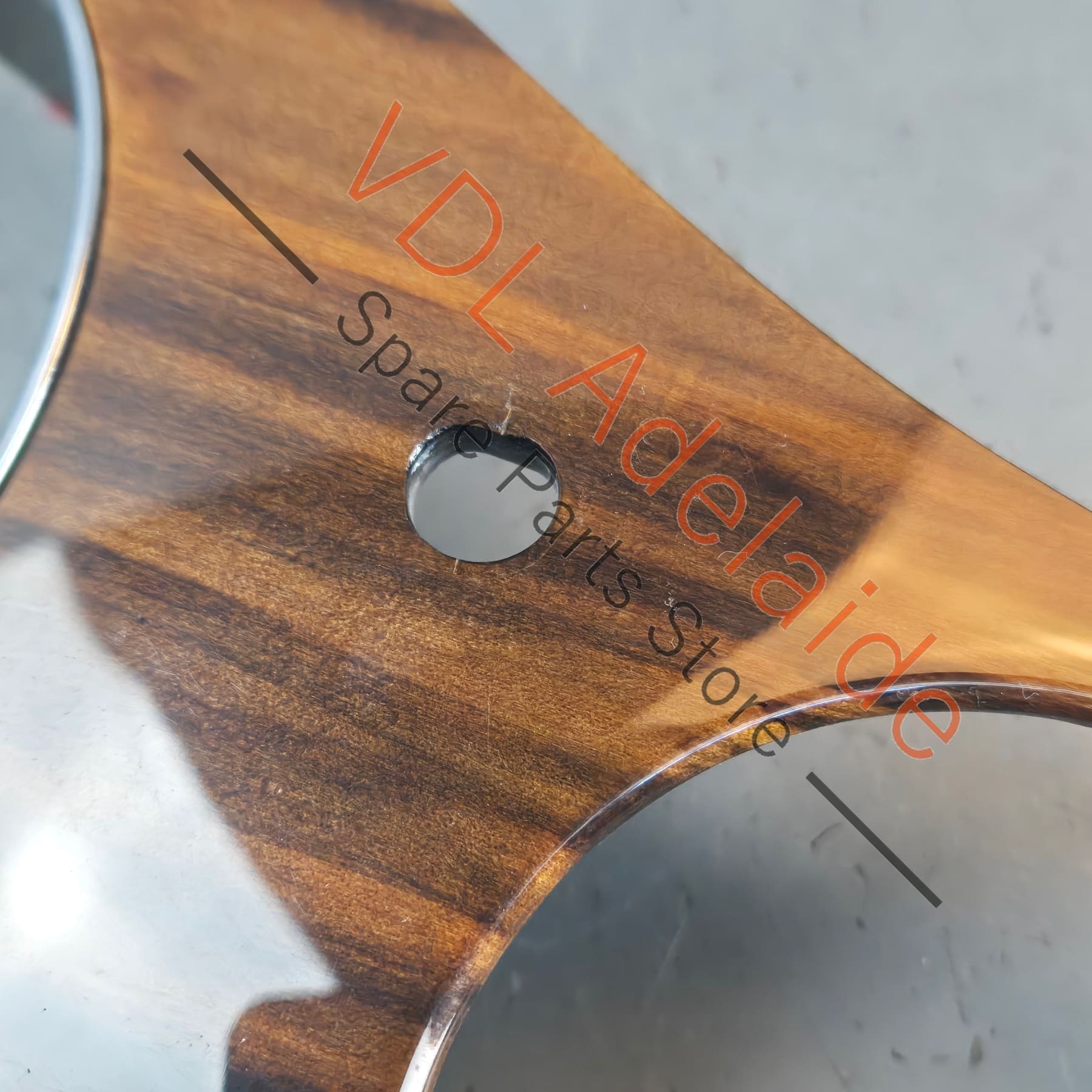 36C857054B    Bentley Bentayga Instrument Trim Dash Wood Liquid Amber Veneered Dashboard Interior 36C857054B