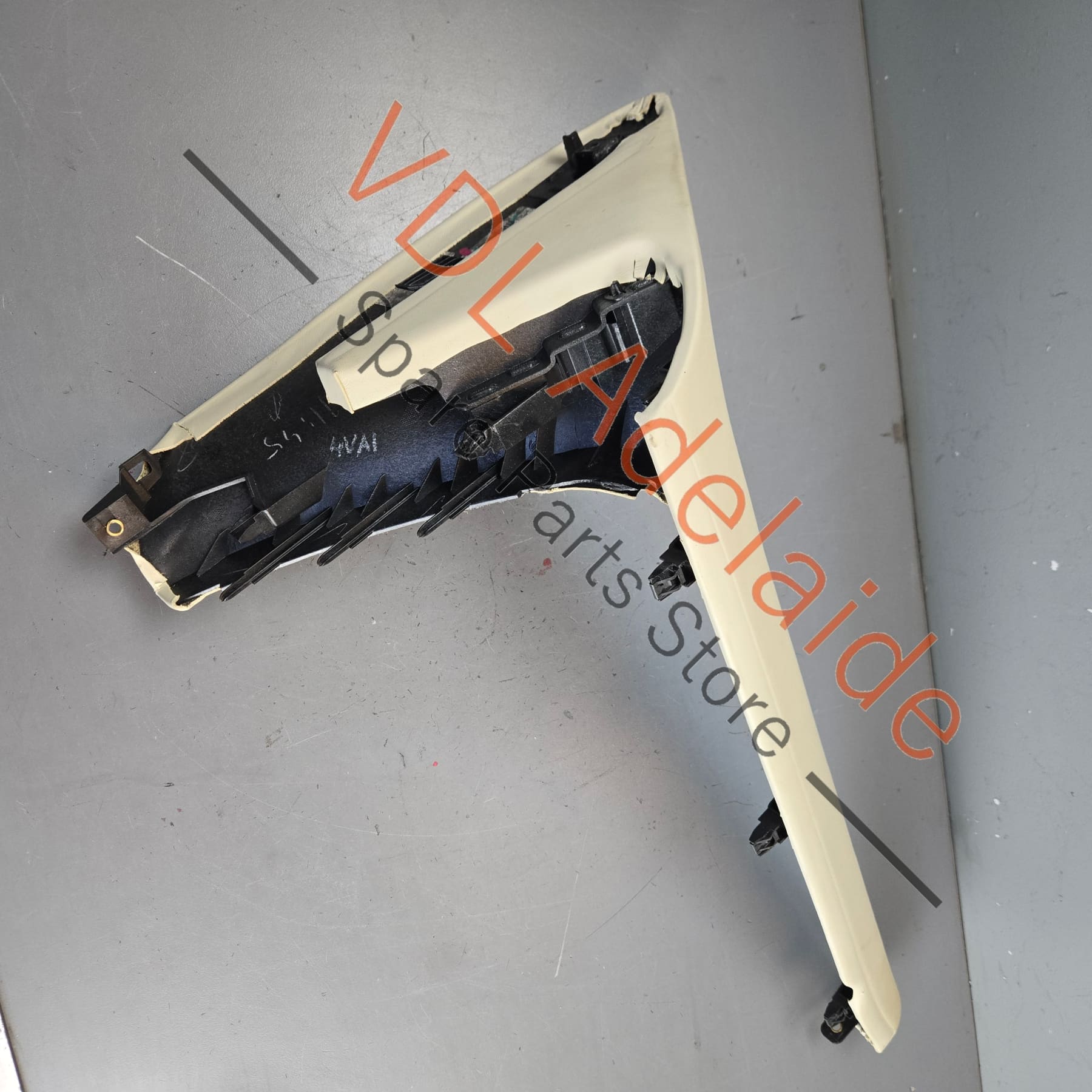 36C868109 36C868110   Bentley Bentayga Left Side Lower Glovebox Dashboard Trim Linen Leather 36C868109