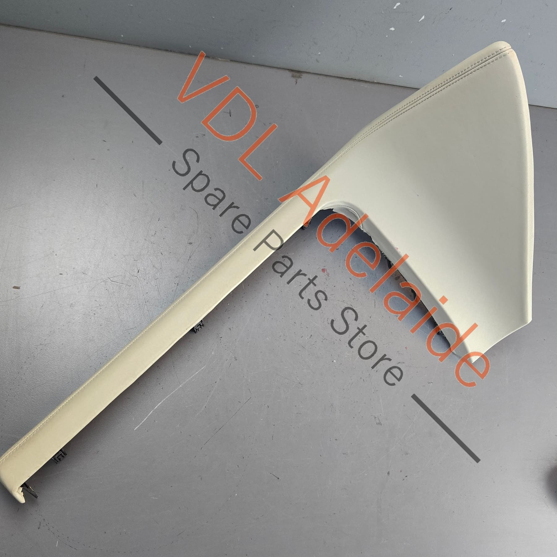 36C868109 36C868110   Bentley Bentayga Left Side Lower Glovebox Dashboard Trim Linen Leather 36C868109
