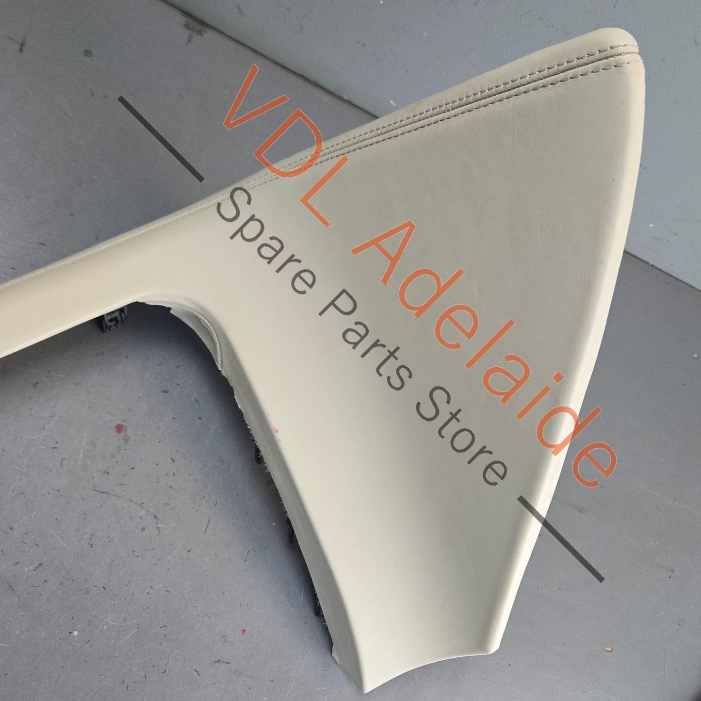 36C868109 36C868110   Bentley Bentayga Left Side Lower Glovebox Dashboard Trim Linen Leather 36C868109
