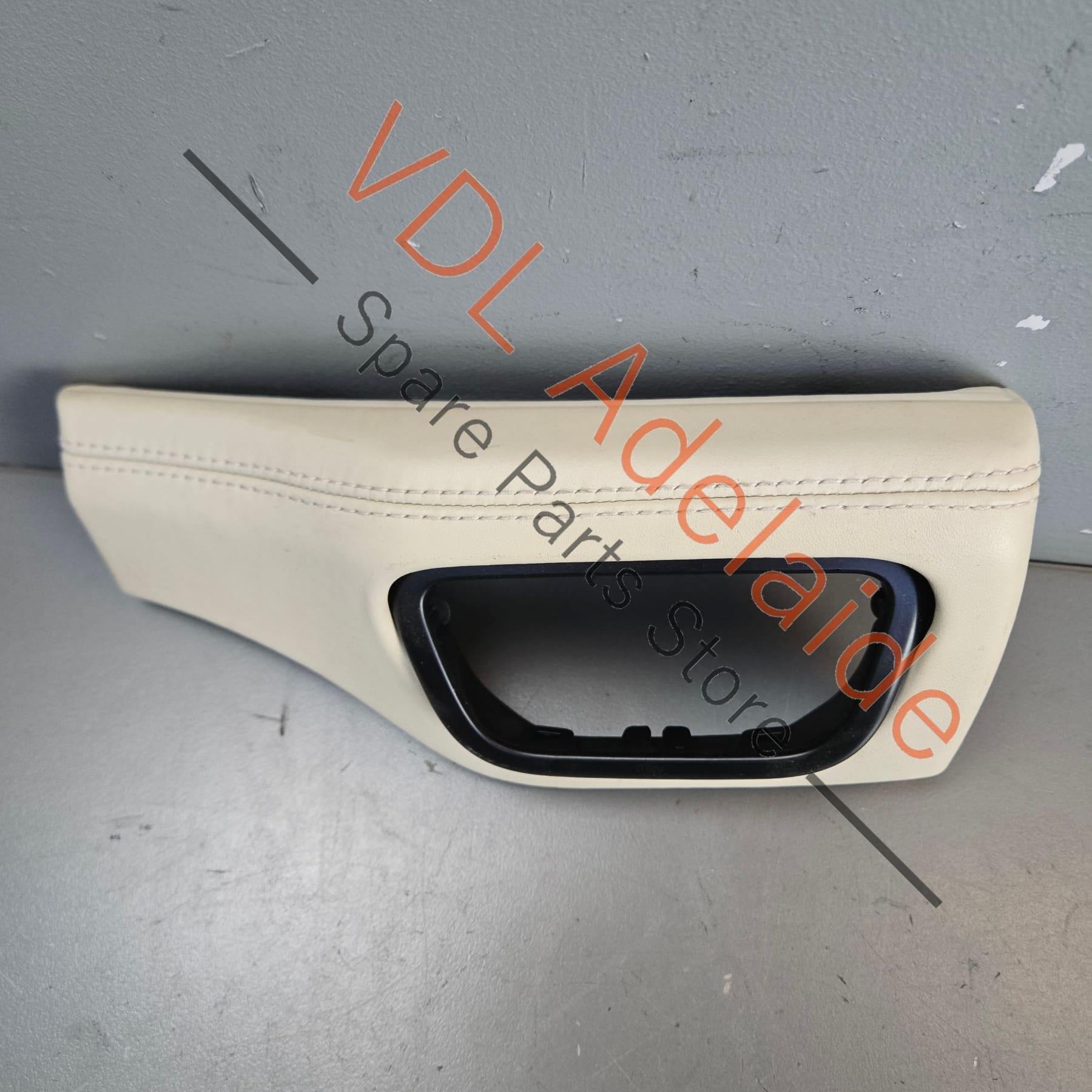 36C868115    Bentley Bentayga Right Side Headlight Switch Dashboard Trim Linen Leather 36C868115