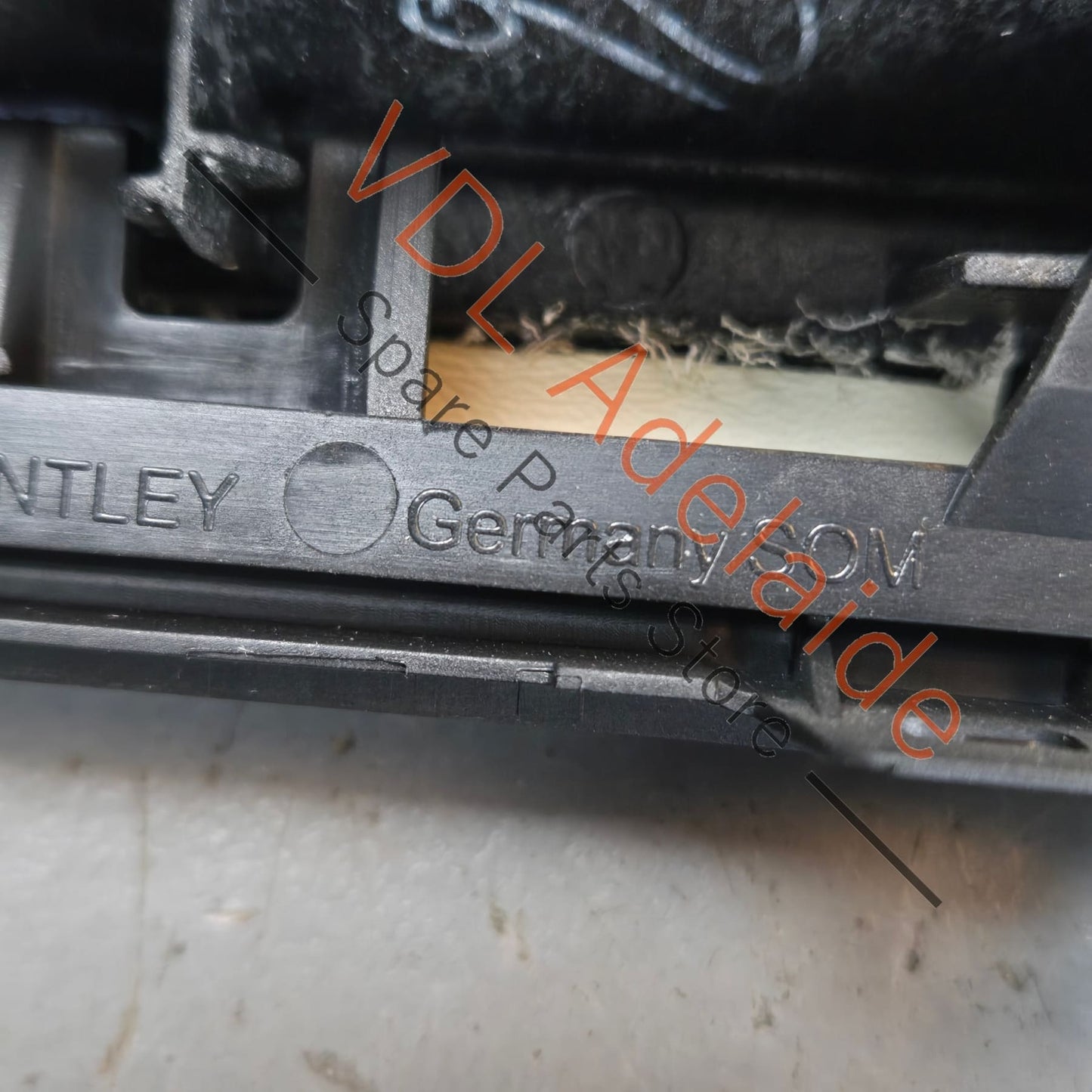 36C868115    Bentley Bentayga Right Side Headlight Switch Dashboard Trim Linen Leather 36C868115