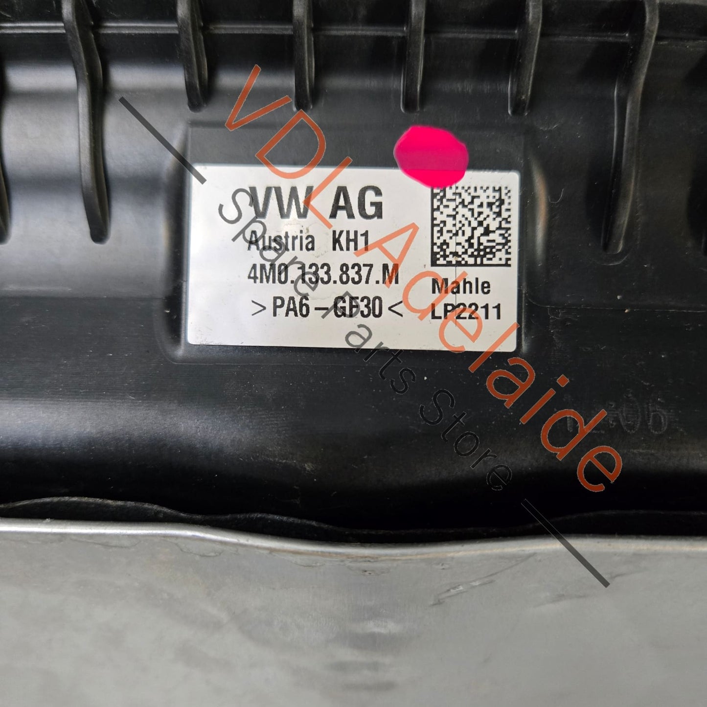4M0133849M 4M0133837M   Bentley Bentayga Air Filter Engine Cover Assembly 4M0133849M 4M0133837M V8 Diesel