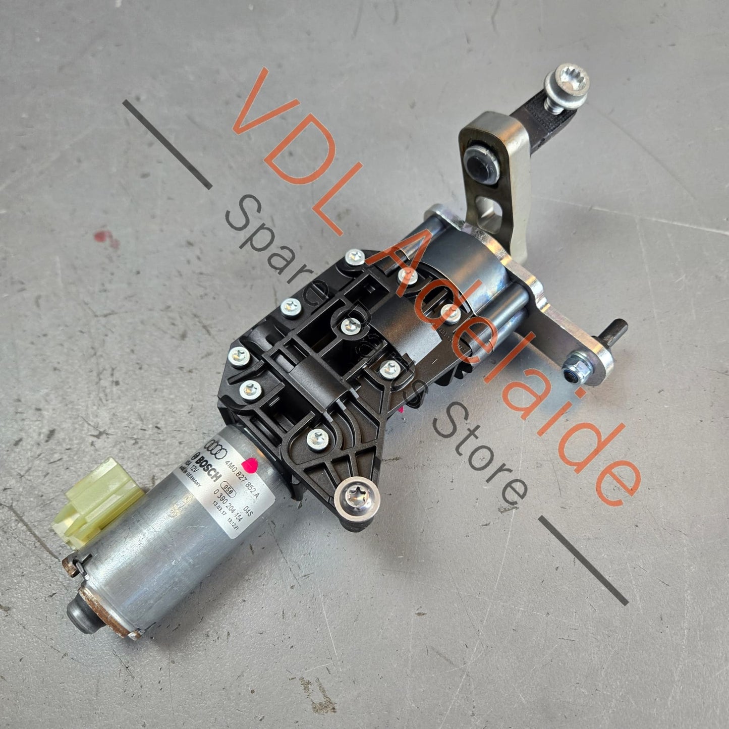 4M0827852A    Audi Q7 Bentley Bentayga Electric Tailgate Boot Lift Motor 4M0827852A Right