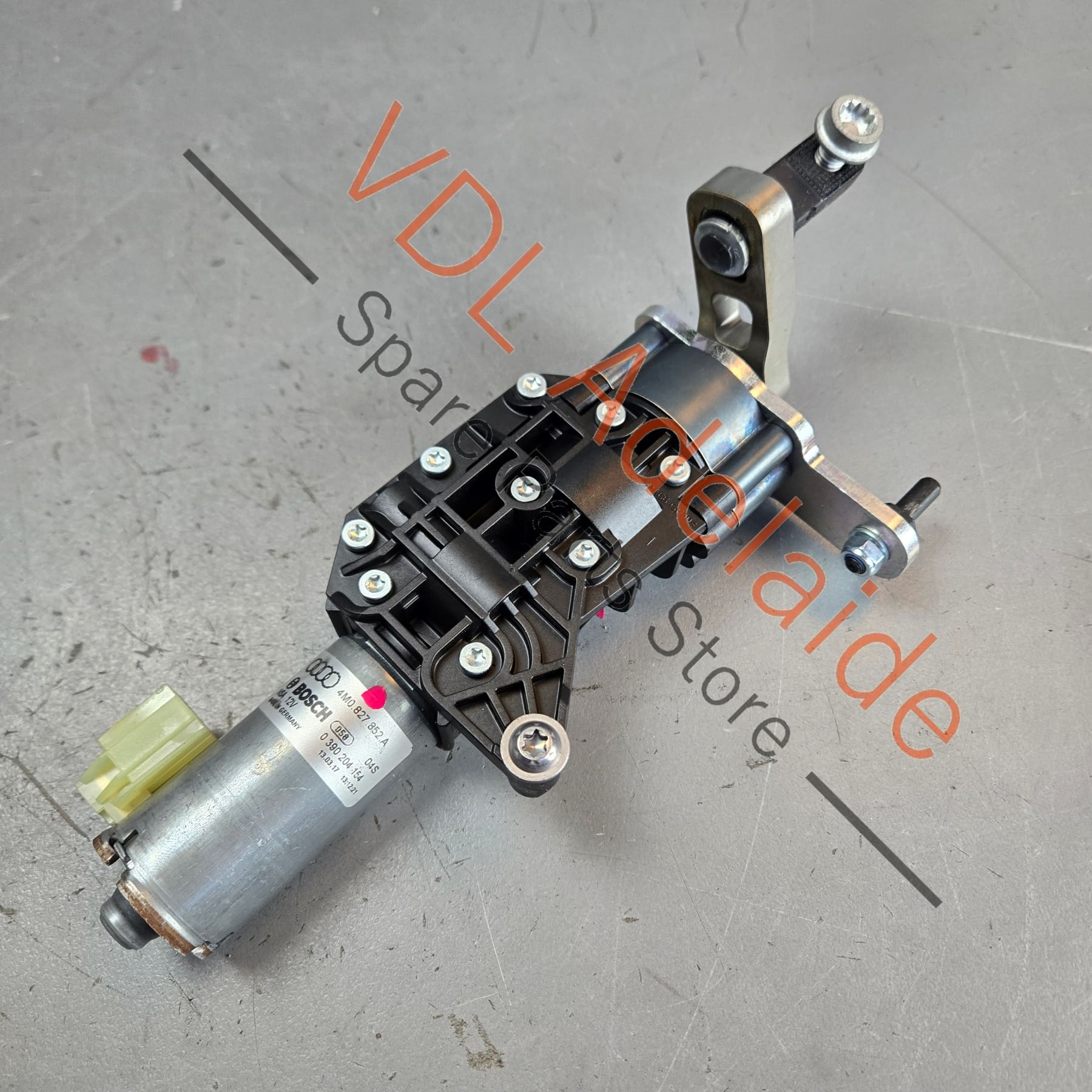 4M0827852A    Audi Q7 Bentley Bentayga Electric Tailgate Boot Lift Motor 4M0827852A Right
