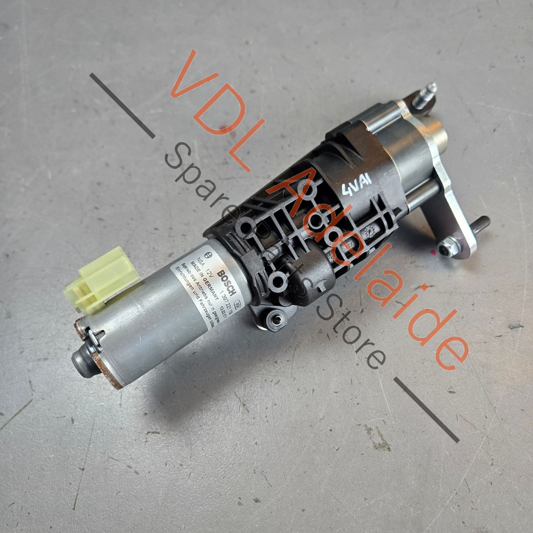 4M0827851A    Audi Q7 Bentley Bentayga Electric Tailgate Boot Lift Motor 4M0827851A Left