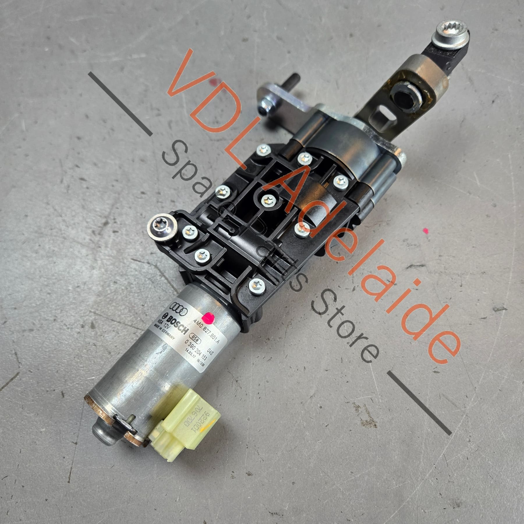 4M0827851A    Audi Q7 Bentley Bentayga Electric Tailgate Boot Lift Motor 4M0827851A Left