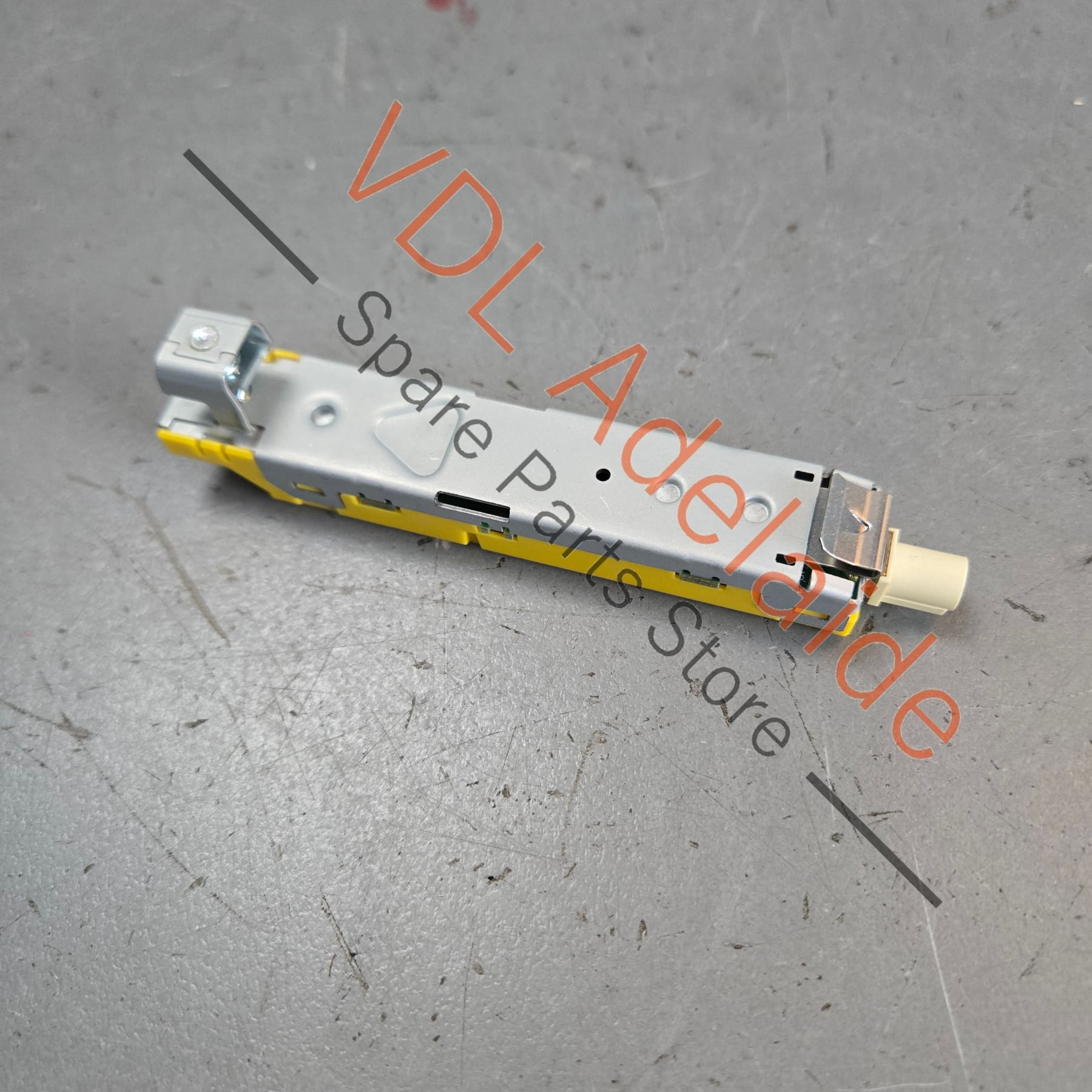 4M0035225    Audi VW Bentley FM / AM Aerial Amplifier 4M0035225