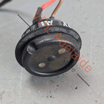 3Y0915525B    Bentley Bentayga Genuine 12v Charing Port Adapter Plug 3Y0915525B