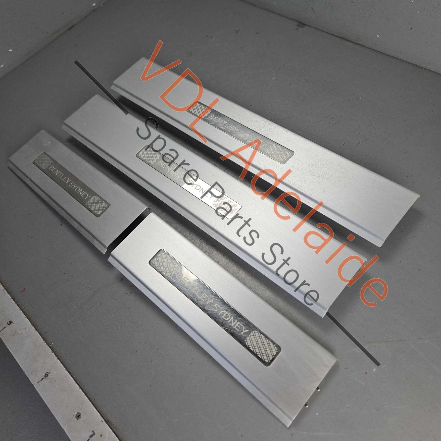 36A853373F 36A853374F 36A853375H 36A853376H Bentley Bentayga Sill Trim Covers "Bentley Sydney" Set of 4x pieces 36A853373F 36A853374F