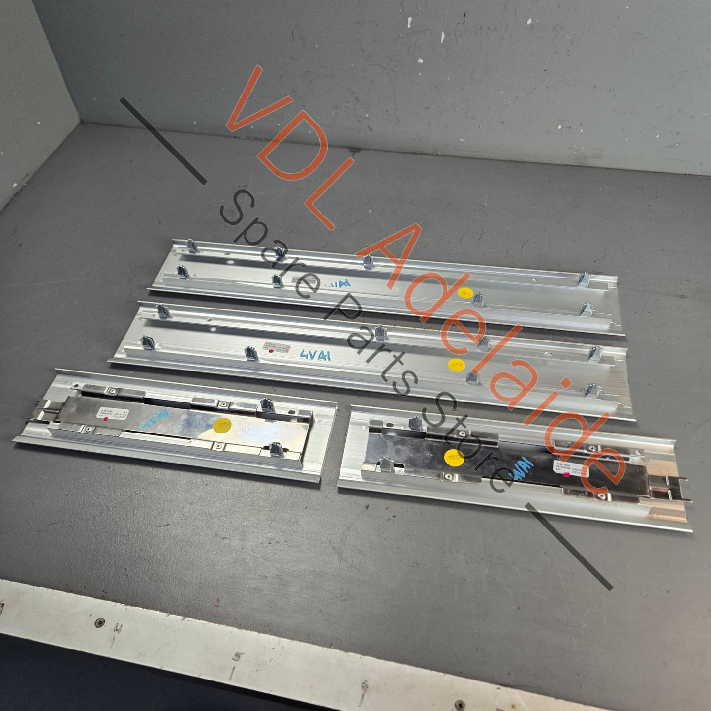36A853373F 36A853374F 36A853375H 36A853376H Bentley Bentayga Sill Trim Covers "Bentley Sydney" Set of 4x pieces 36A853373F 36A853374F