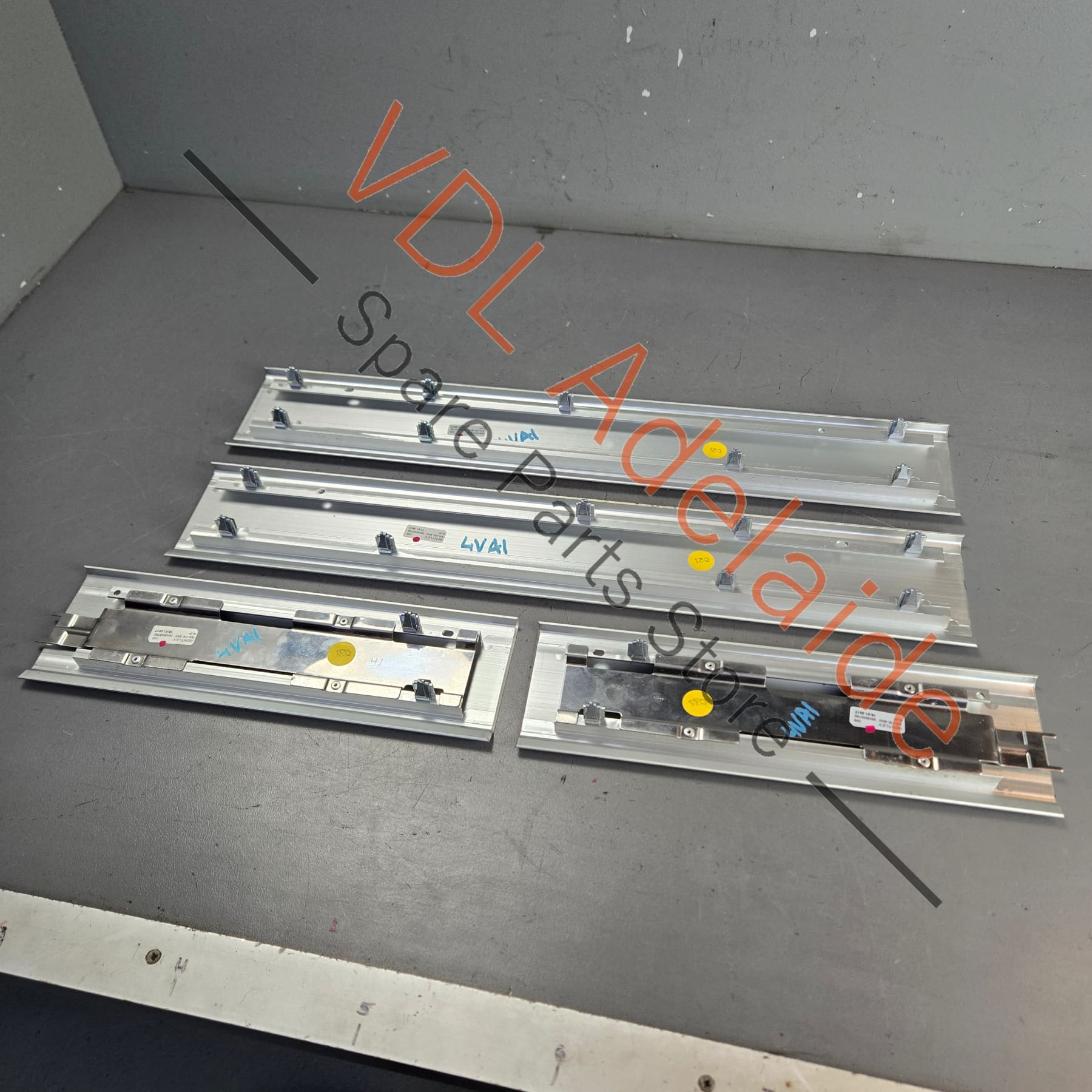 36A853373F 36A853374F 36A853375H 36A853376H Bentley Bentayga Sill Trim Covers "Bentley Sydney" Set of 4x pieces 36A853373F 36A853374F
