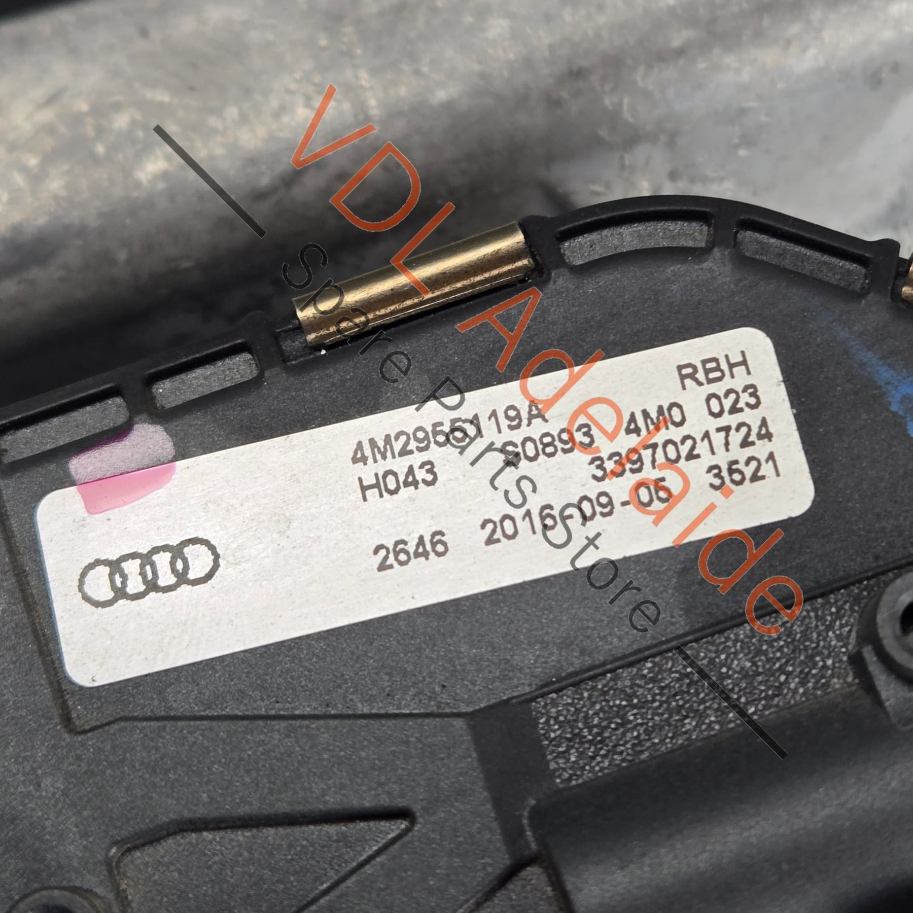 4M2955119A 4M2955023B   Audi Q7 Bentley Bentayga Windscreen Wiper Motor Assembly 4M2955119A 4M2955023B