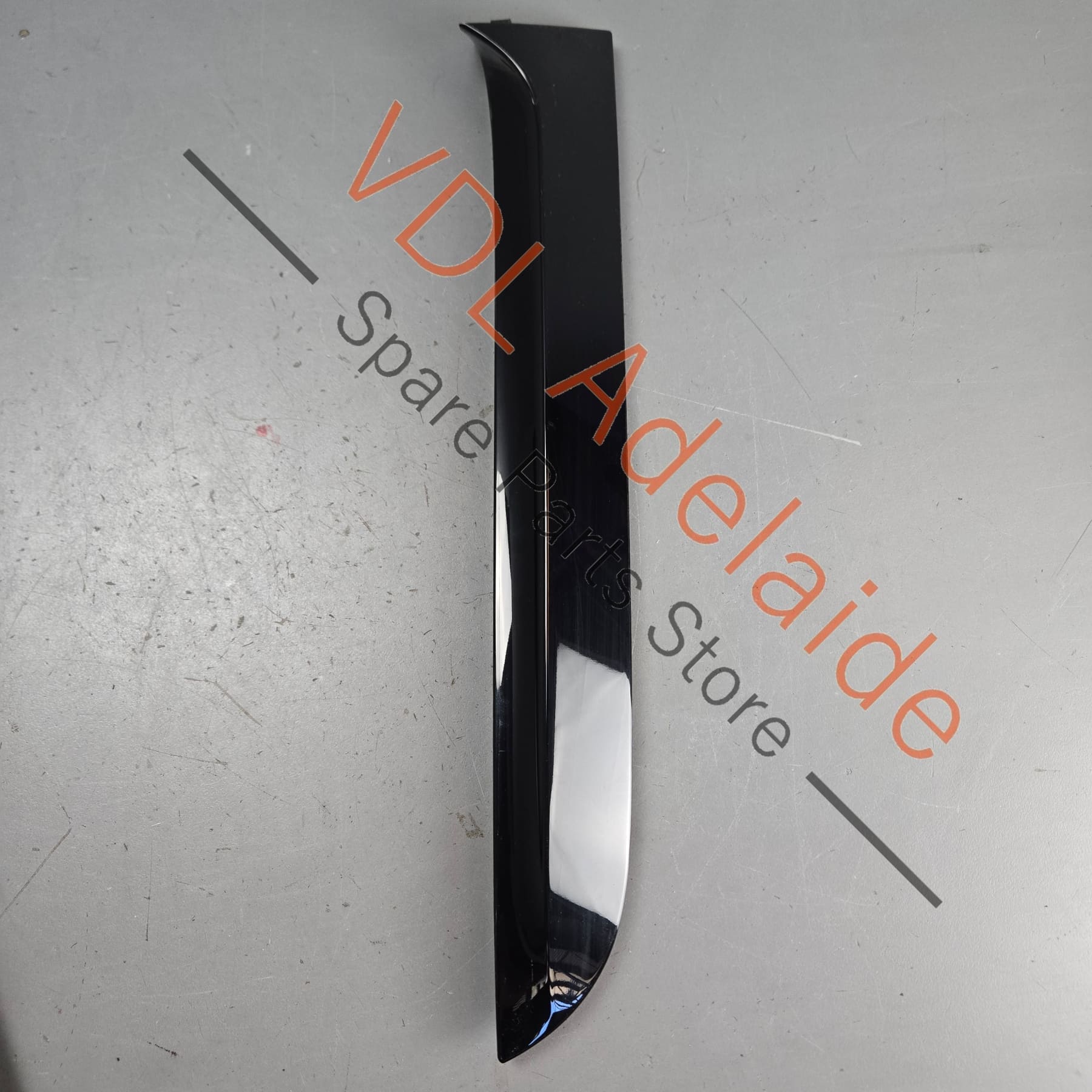36A827206    Bentley Bentayga Rear Boot Hatch Aerodynamic Trim 36A827206 Right
