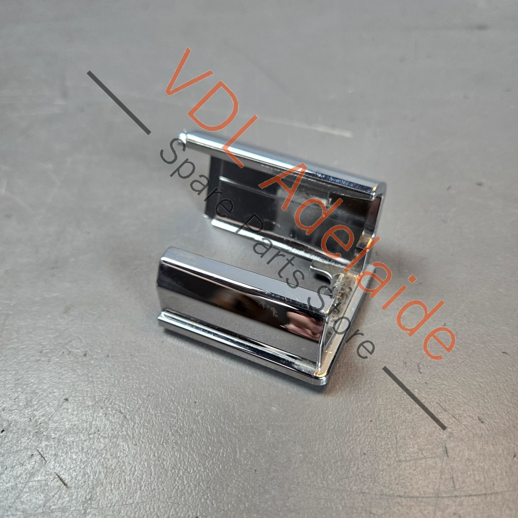 4M0881348    Bentley Bentayga Seat Rail Cover Chrome Trim Right