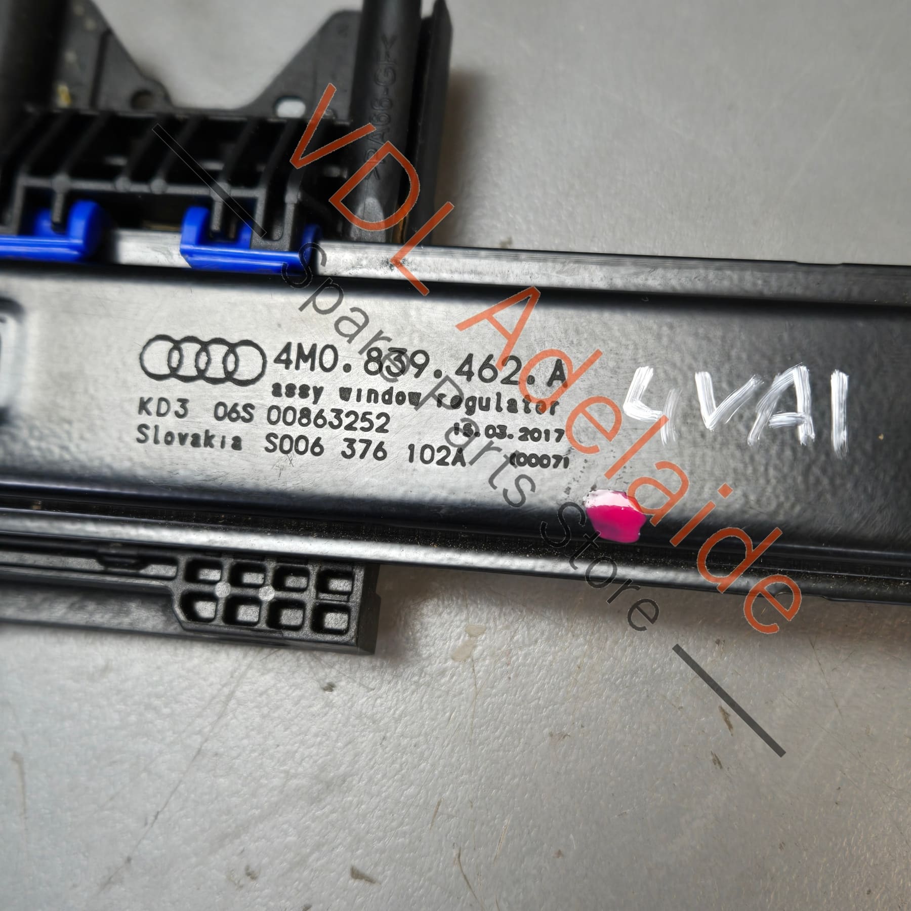 4M0839462A    Audi Q7 Bentley Bentayga Rear Right Window Regulator 4M0839462A