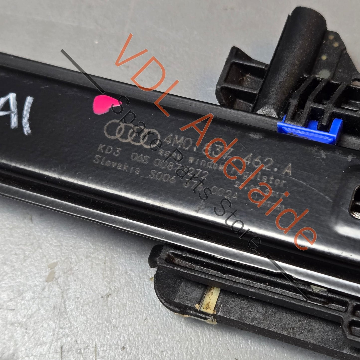4M0837462A    Audi Q7 Bentley Bentayga Front Right Window Regulator 4M0837462A