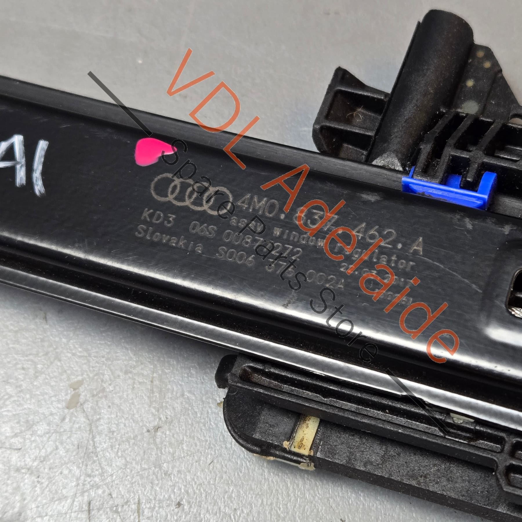 4M0837462A    Audi Q7 Bentley Bentayga Front Right Window Regulator 4M0837462A