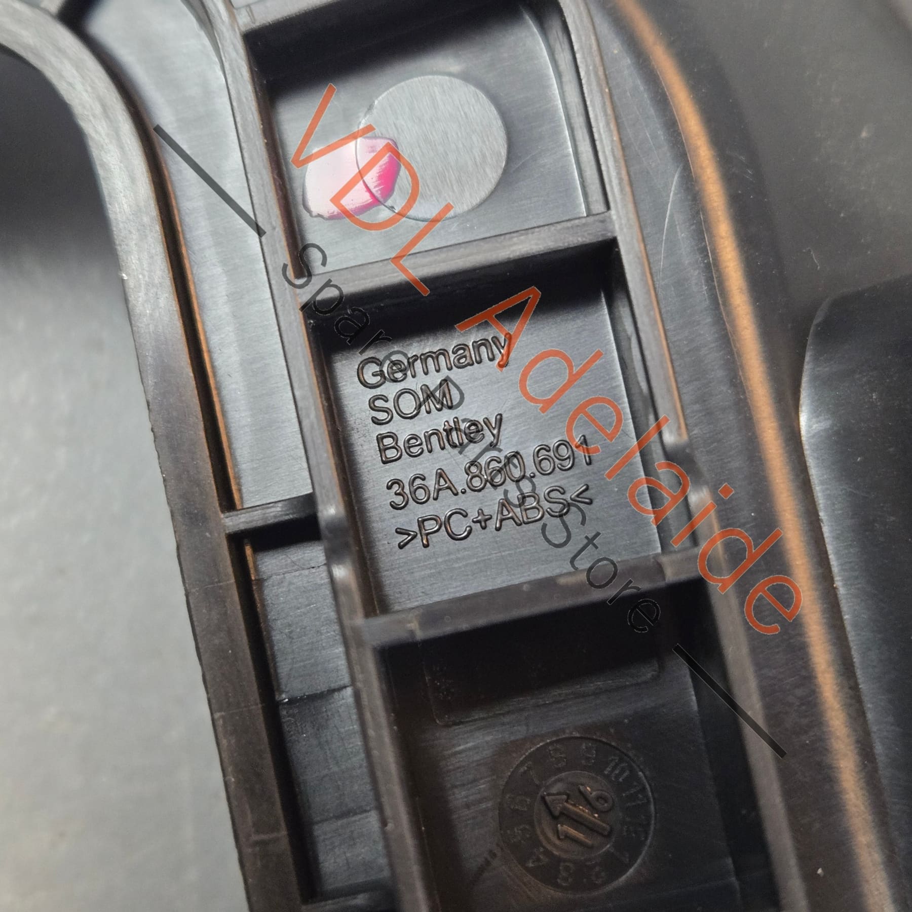 36A860691    Bentley Bentayga Centre Console Trim Ring 36A860691