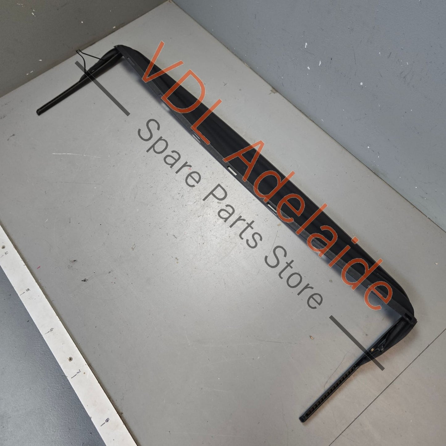 4M0877651A    Audi Q7 Bentley Bentayga Sunroof Shade Wind Deflector 4M0877651A