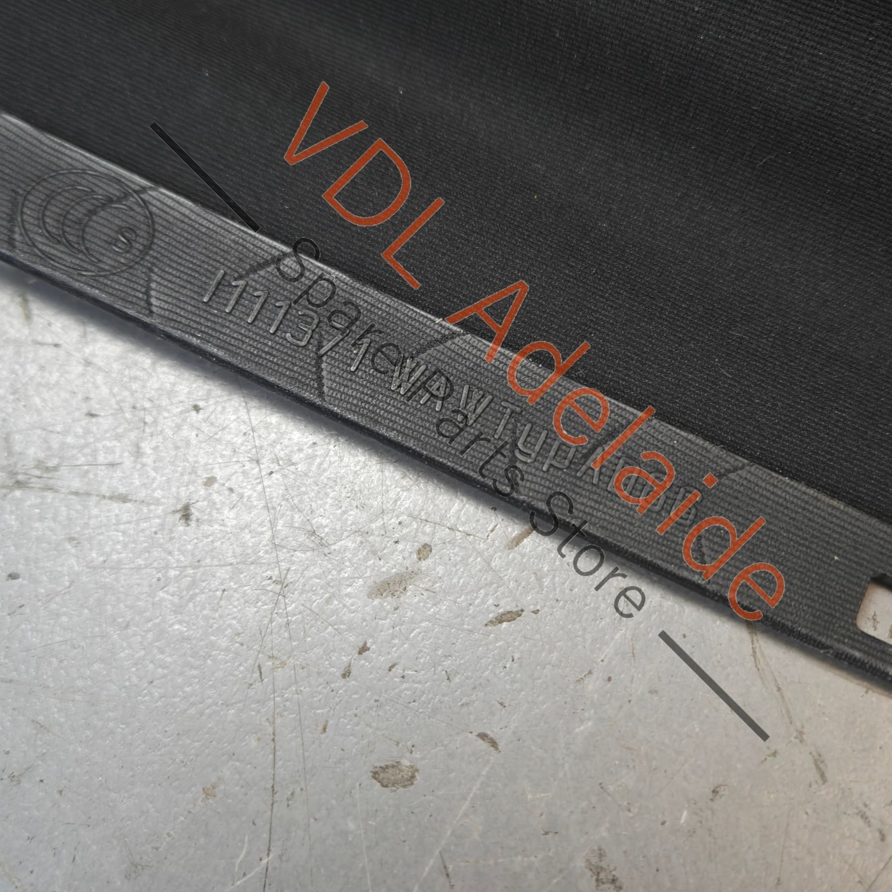 4M0877651A    Audi Q7 Bentley Bentayga Sunroof Shade Wind Deflector 4M0877651A