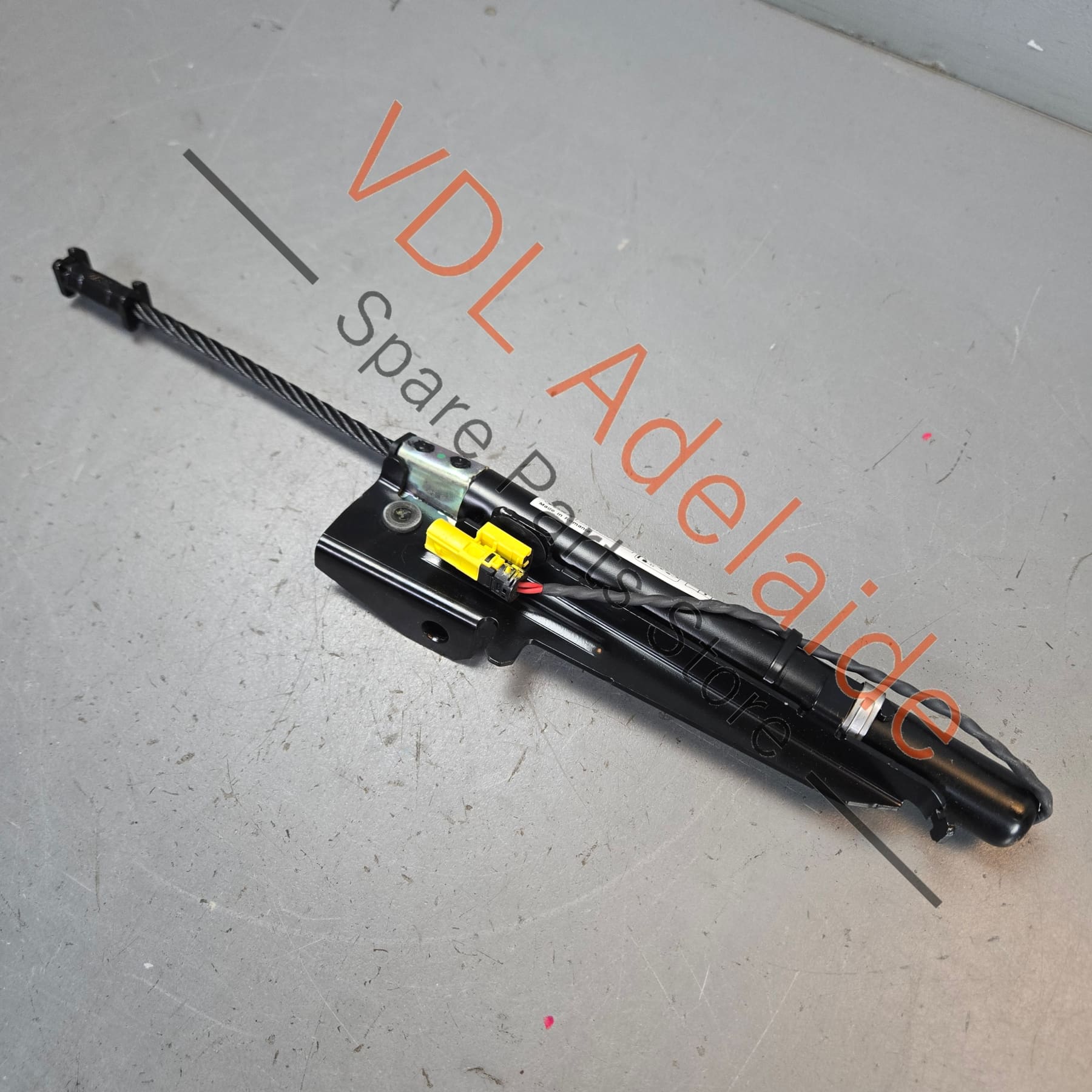 4M0857619A    Audi Q7 Bentley Bentayga Porsche Cayenne Seatbelt Tensioner Left Front 4M0857619A