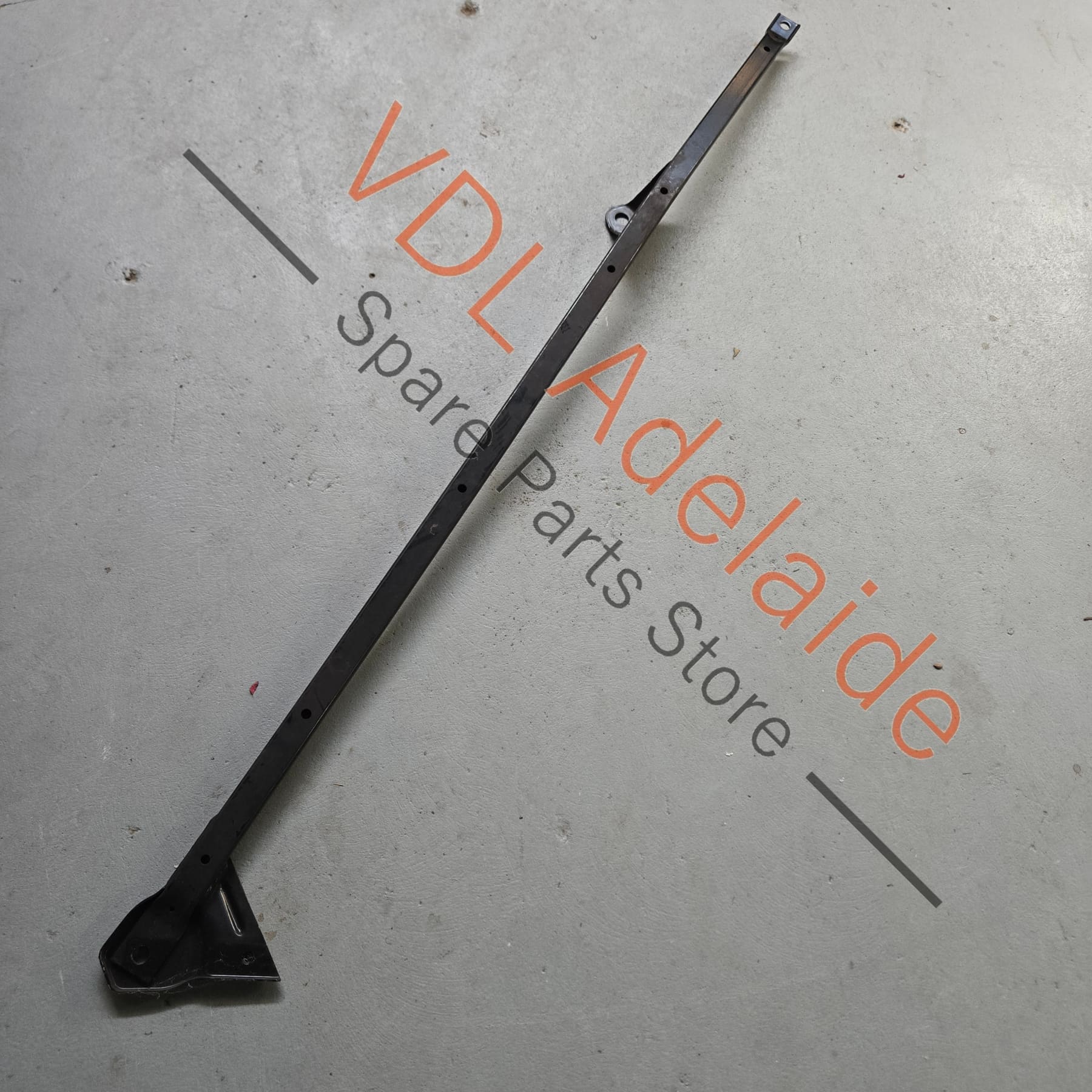 4M0803228    Bentley Bentayga Audi Q7 Rear Suspension Brace Right 4M0803228