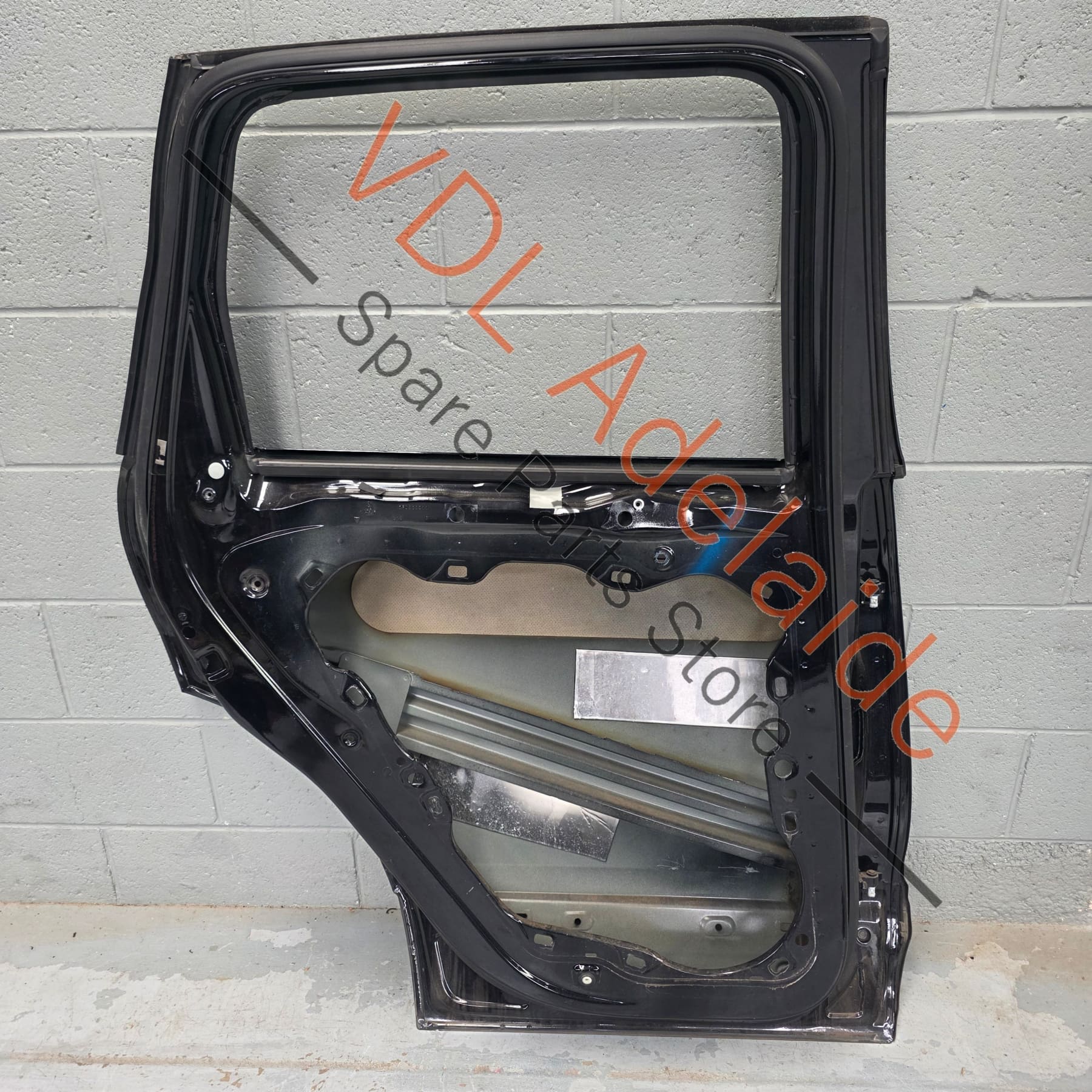 958833055 95853301100   Porsche Cayenne 958 Rear Left Door Shell Panel Jet Black Metallic 2T / C9X