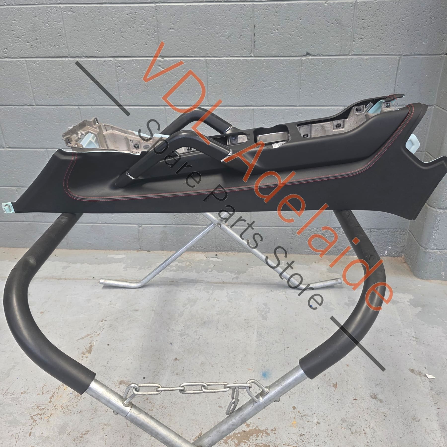 95855323915IVE 95855323915   Porsche Cayenne GTS 958 92A Leather Stitched Centre Console
