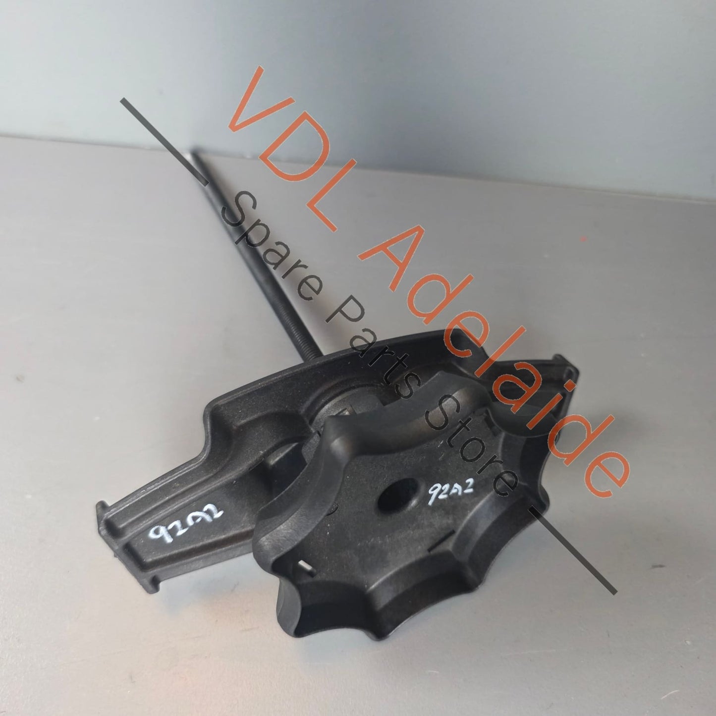 7P0601233    Porsche Cayenne 958 92A Spare Wheel Retaining Bolt 7P0601233