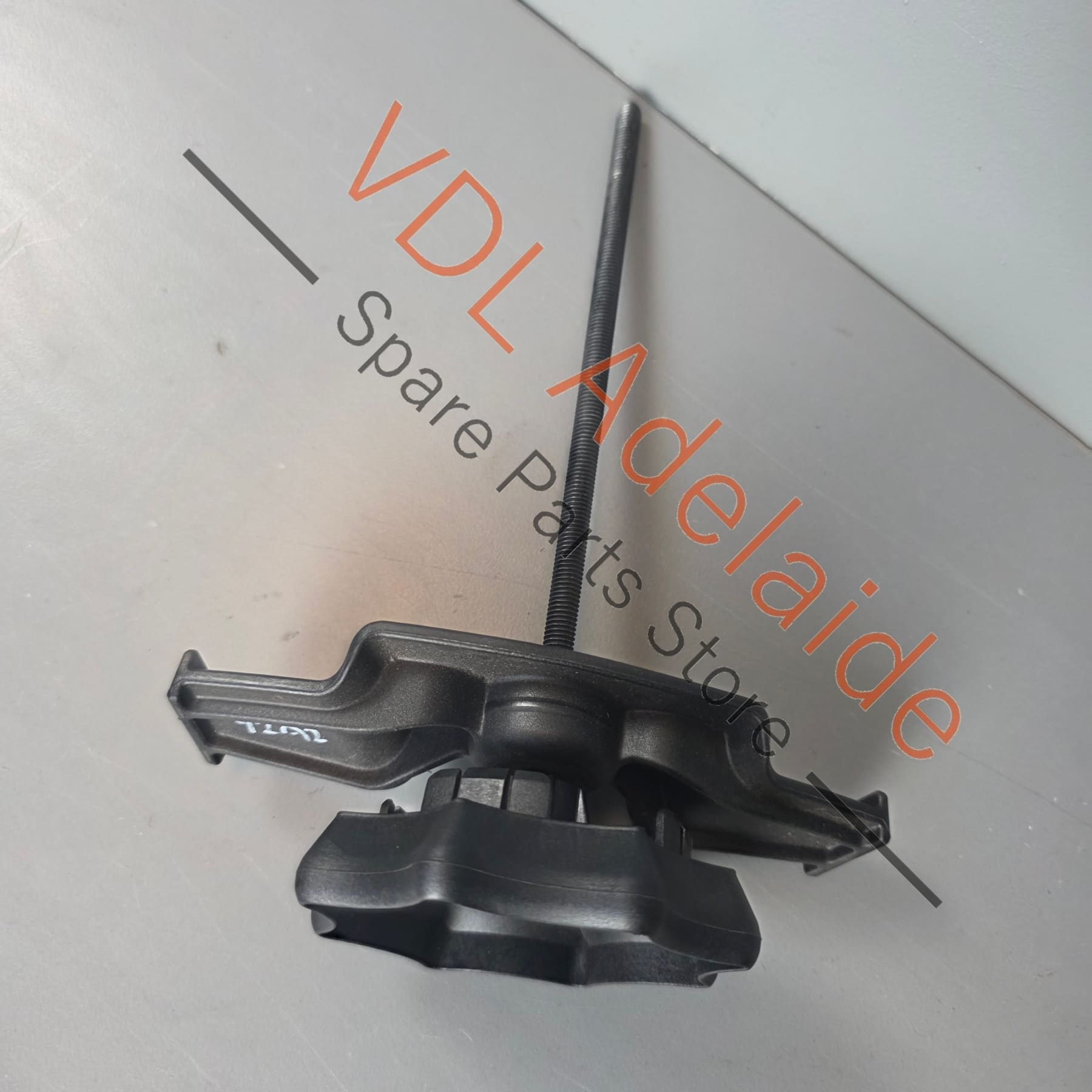 7P0601233    Porsche Cayenne 958 92A Spare Wheel Retaining Bolt 7P0601233