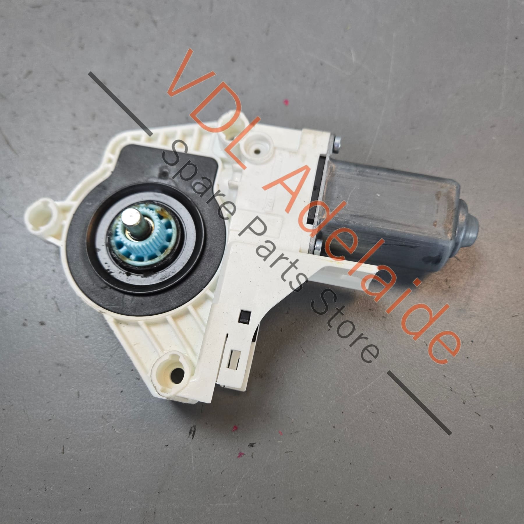 8K0959801B 95862480100   Porsche Cayenne 958 92A Left Power Window Motor 8K0959801B 95862480100