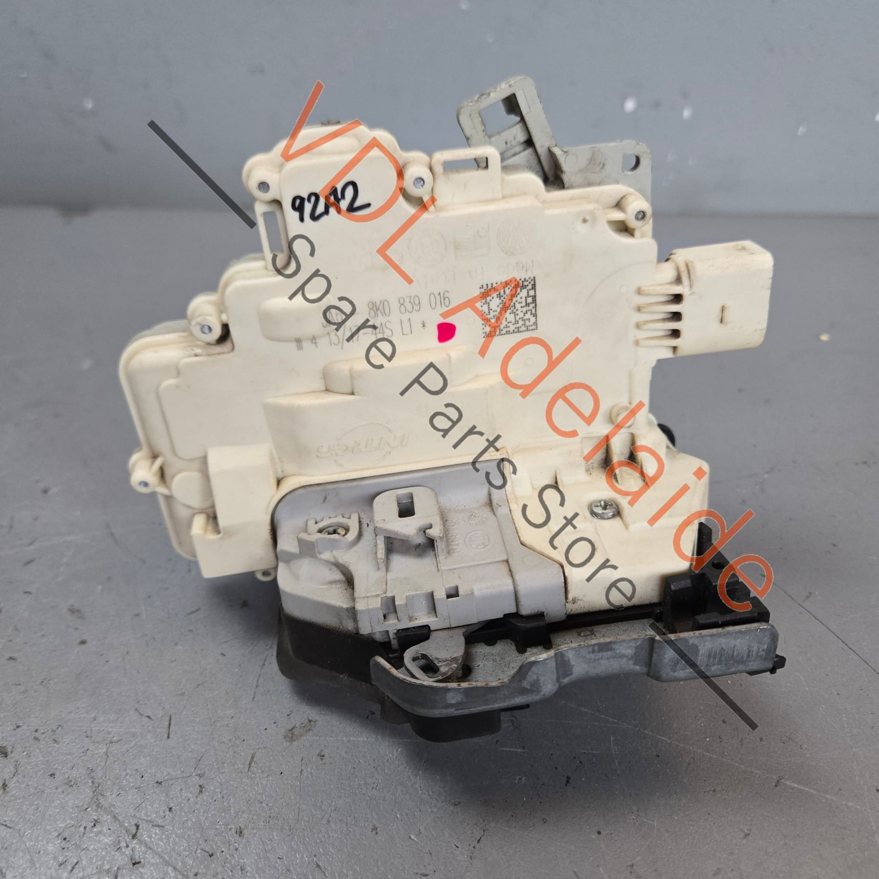 8K0839016 9A783911600   Genuine Porsche Cayenne 958 Rear Right Door Lock 8K0839016 9A783911600