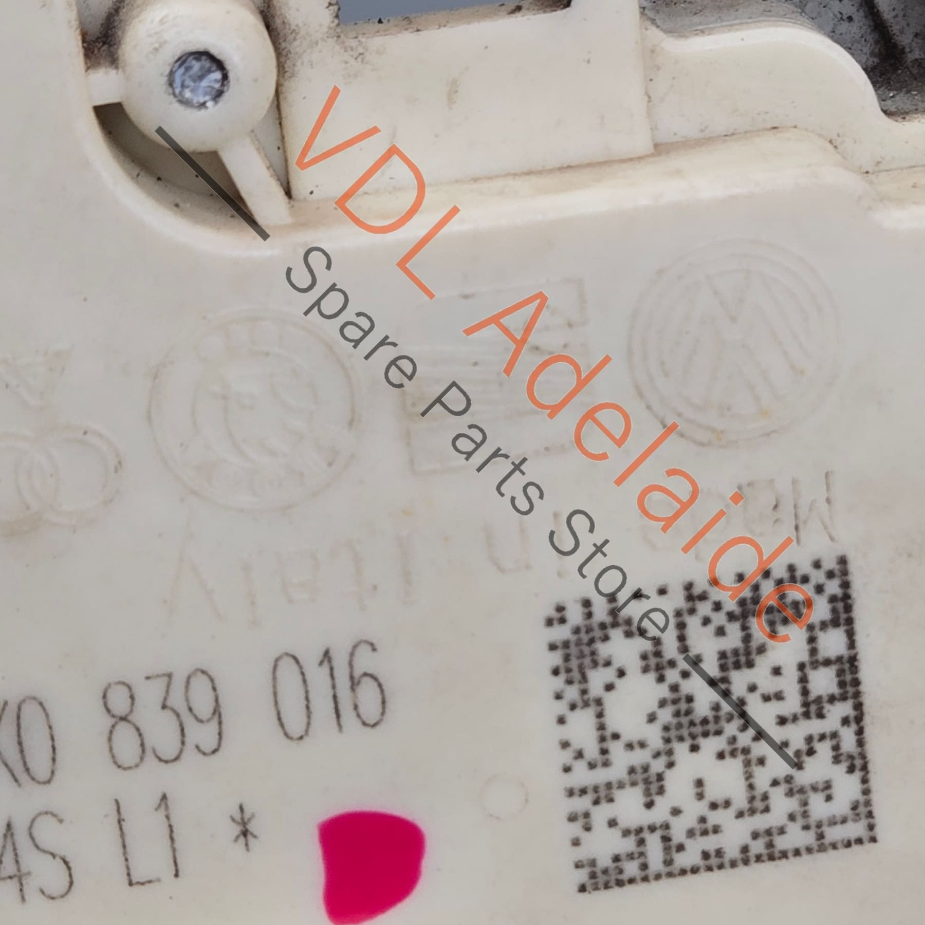 8K0839016 9A783911600   Genuine Porsche Cayenne 958 Rear Right Door Lock 8K0839016 9A783911600